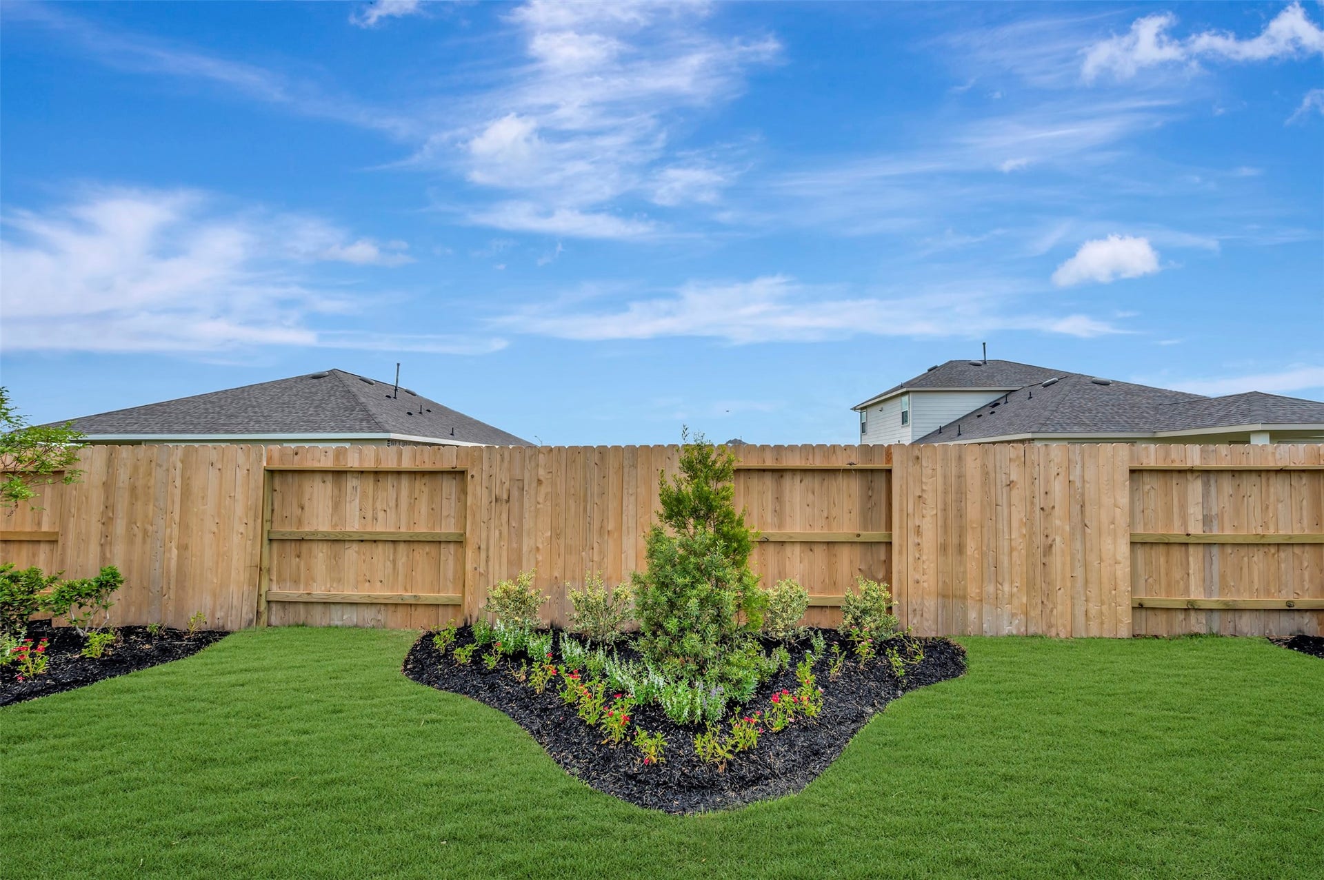 671 Daniel Lake Lane, Dayton, TX 77535 Gorgeous landscaping