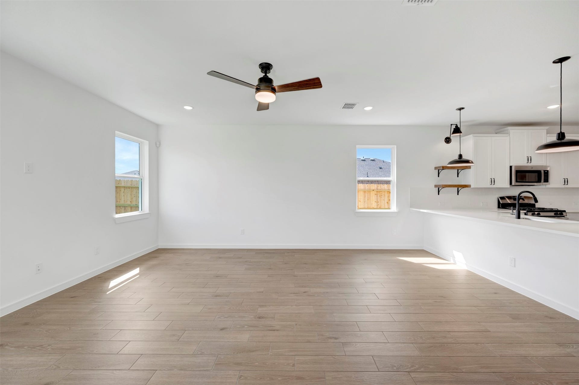 671 Daniel Lake Lane, Dayton, TX 77535 Great space for entertaining