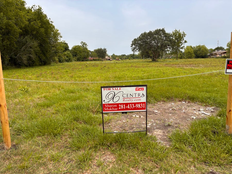 Property photo for 2933 Indiana Street, Fresno, TX