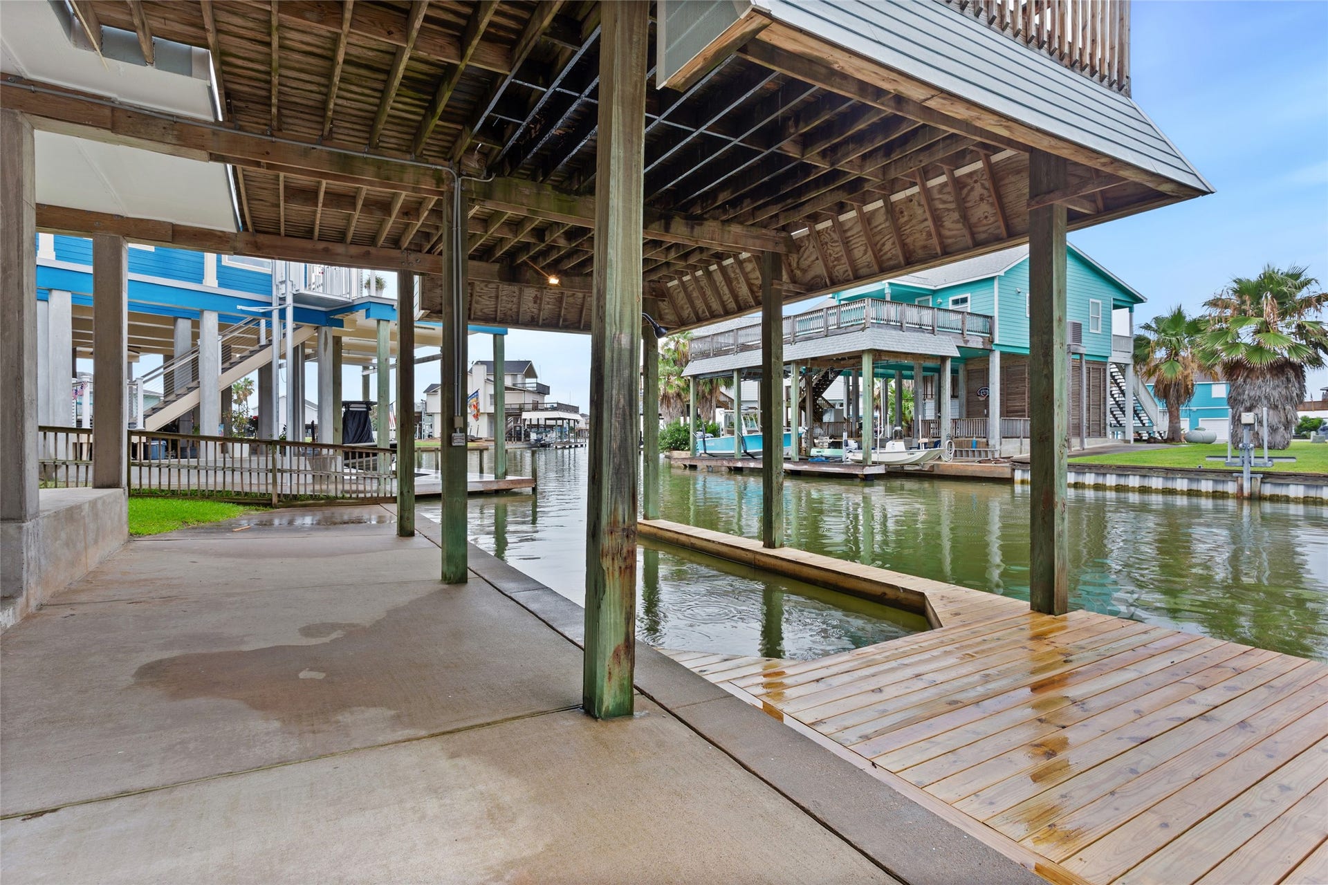 1110 Papeete Street, Tiki Island, TX 77554 Covered patio with boat slip