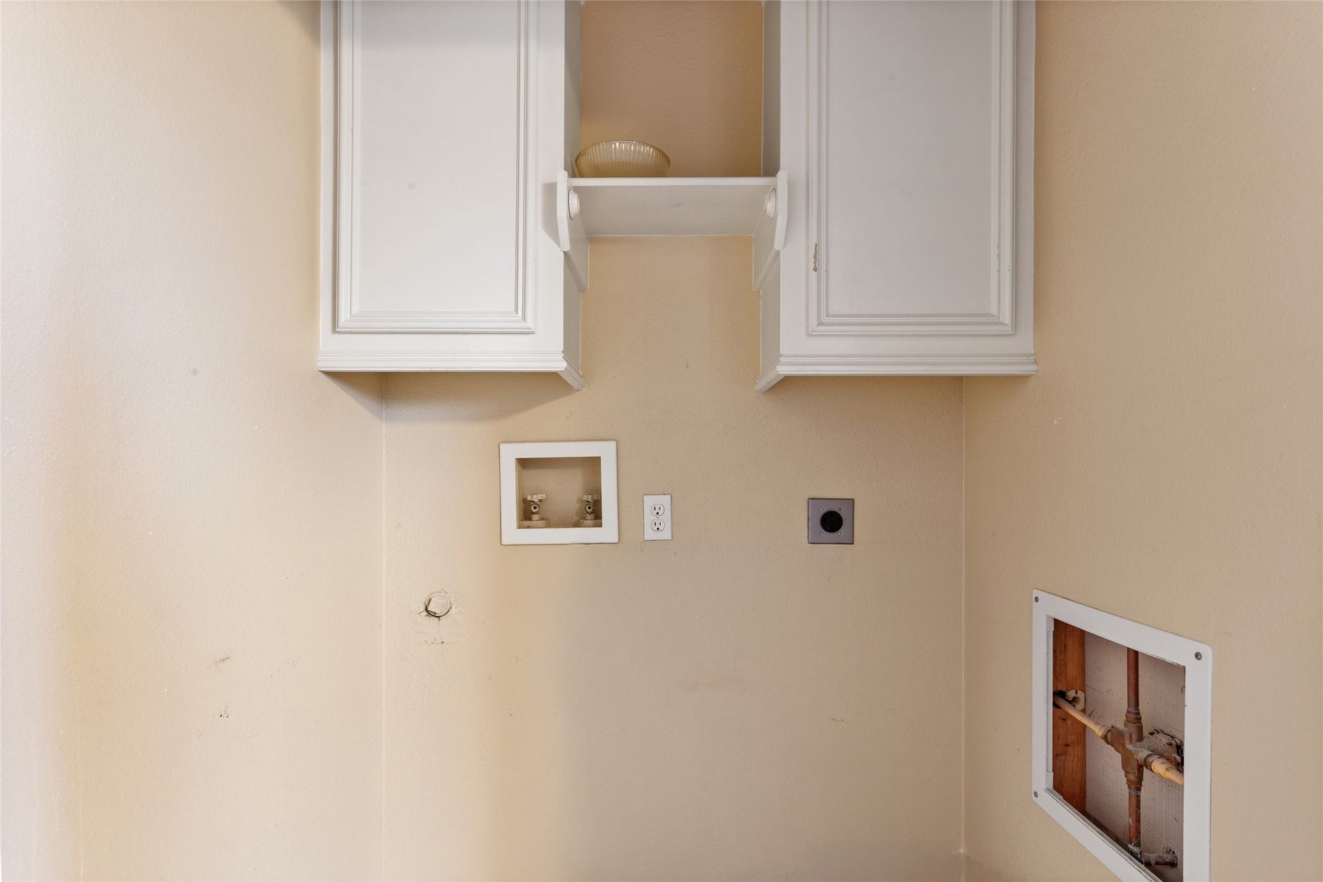 1110 Papeete Street, Tiki Island, TX 77554 Second floor laundry room