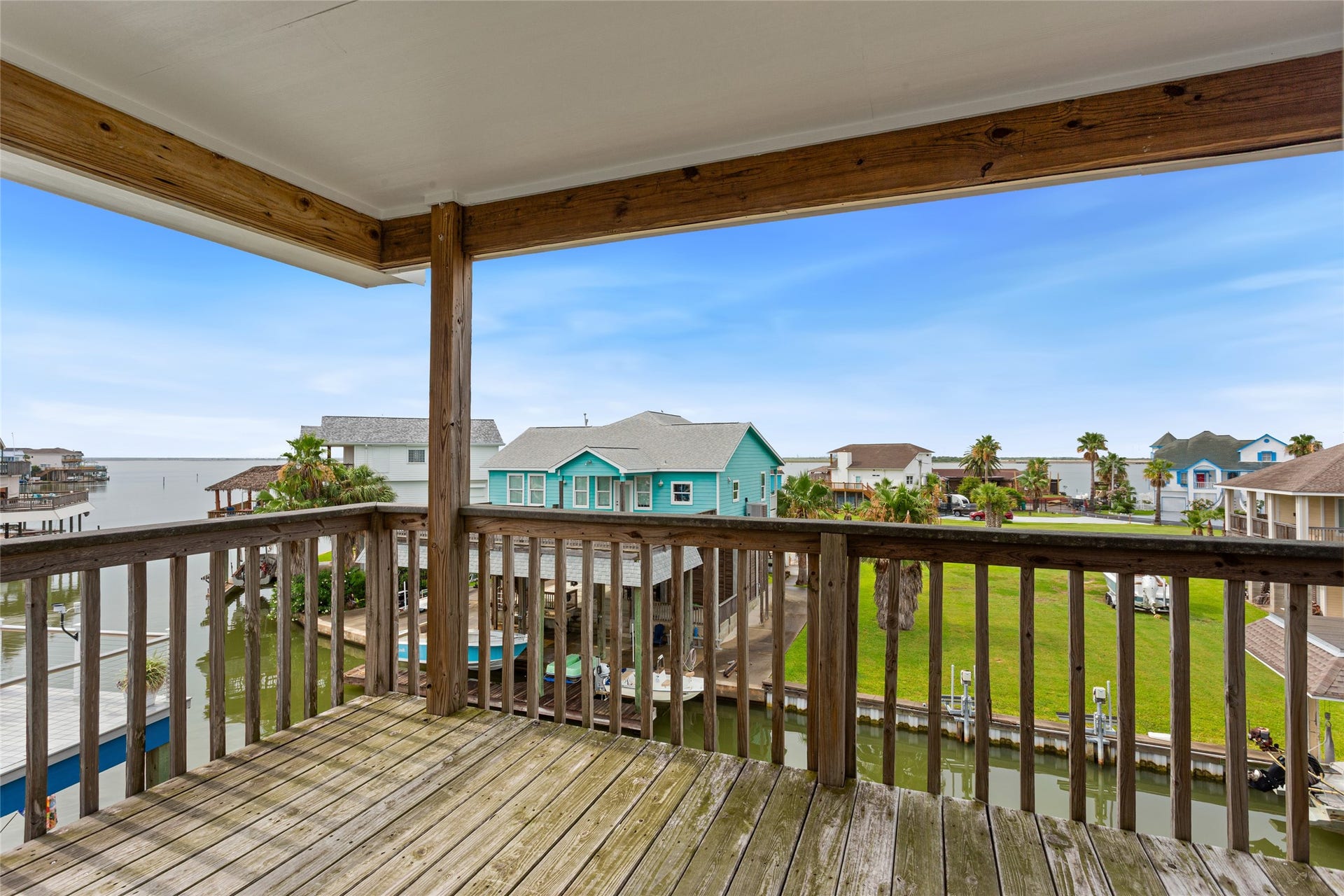 1110 Papeete Street, Tiki Island, TX 77554 Third floor balcony