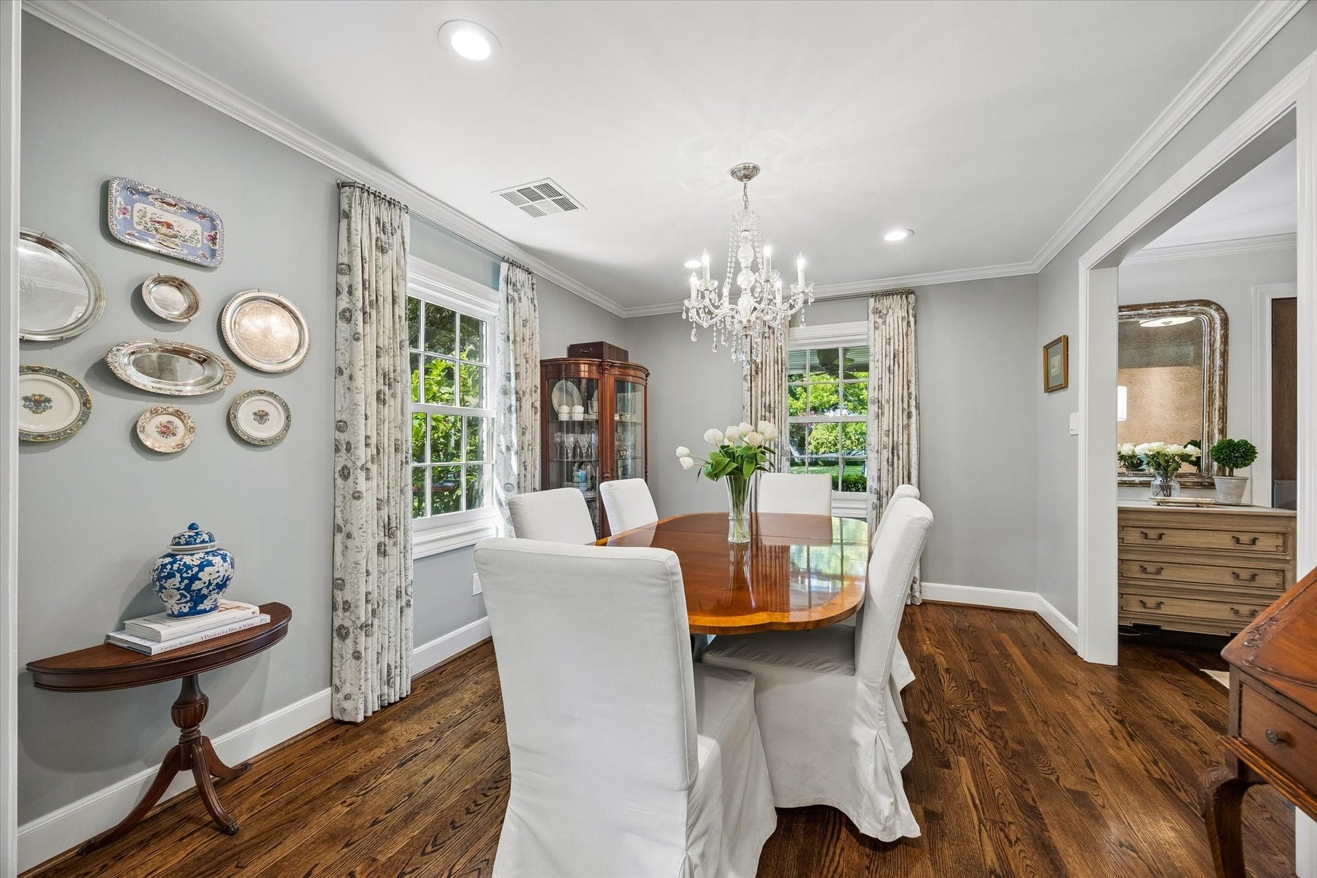 2419 Avalon Place, Houston, TX 77019 2419 Avalon Place, Houston, TX 77019
