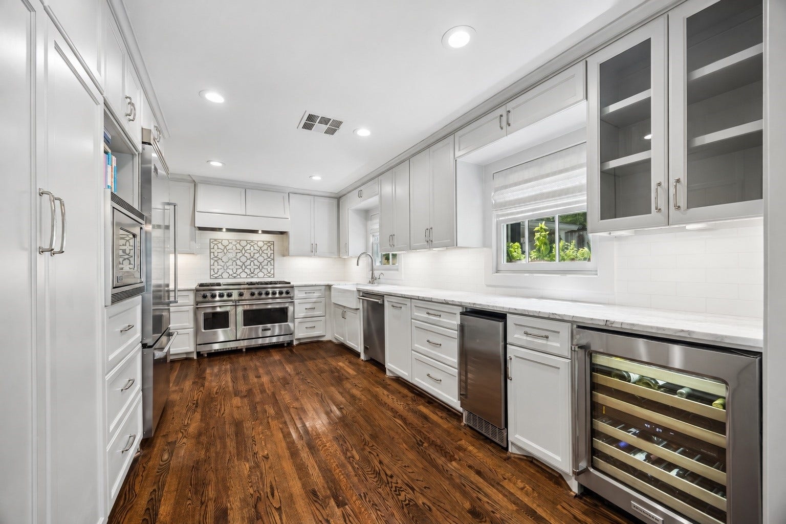 2419 Avalon Place, Houston, TX 77019 2419 Avalon Place, Houston, TX 77019