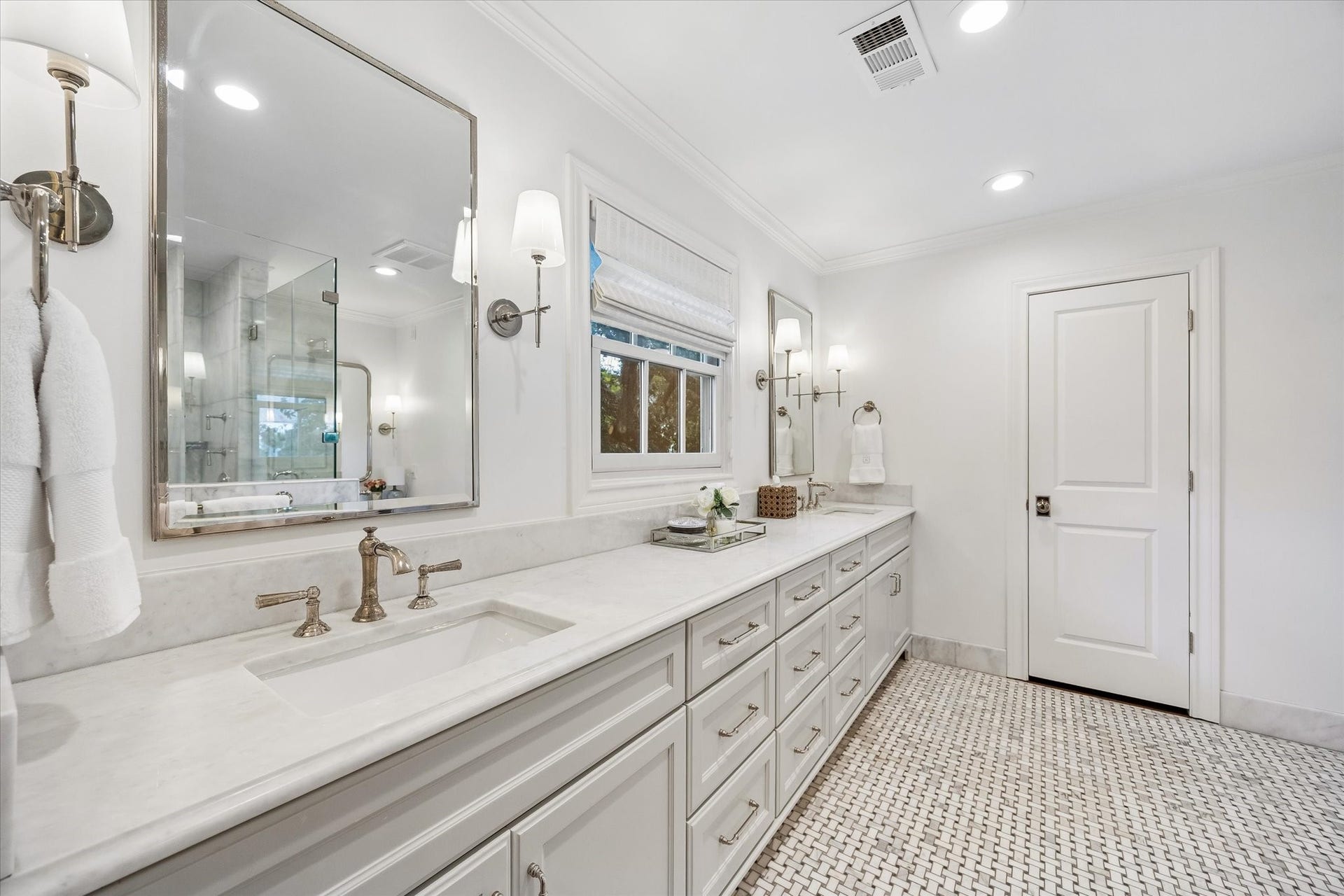2419 Avalon Place, Houston, TX 77019 2419 Avalon Place, Houston, TX 77019