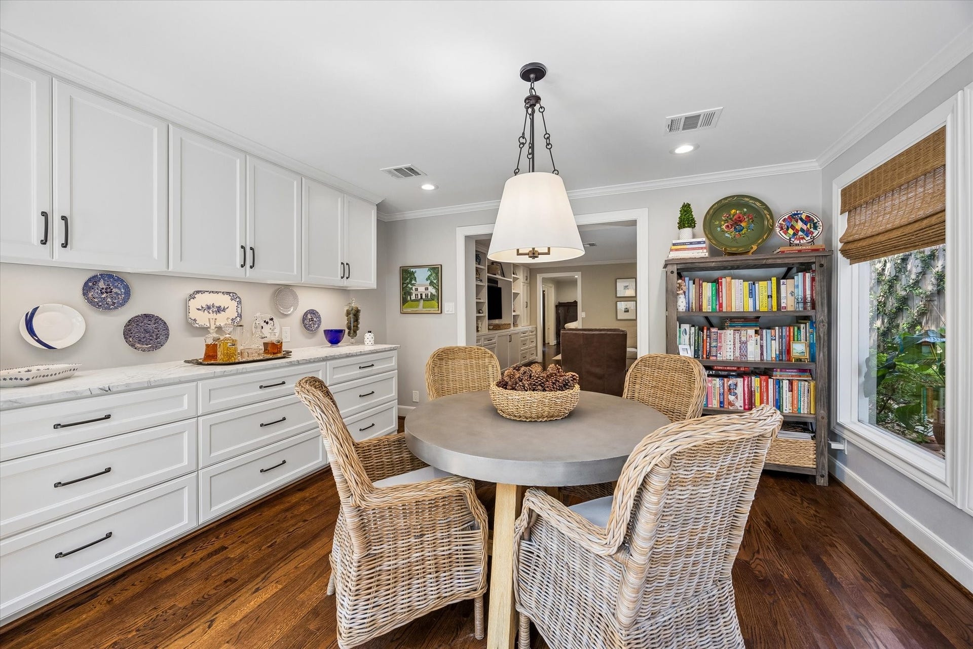 2419 Avalon Place, Houston, TX 77019 2419 Avalon Place, Houston, TX 77019