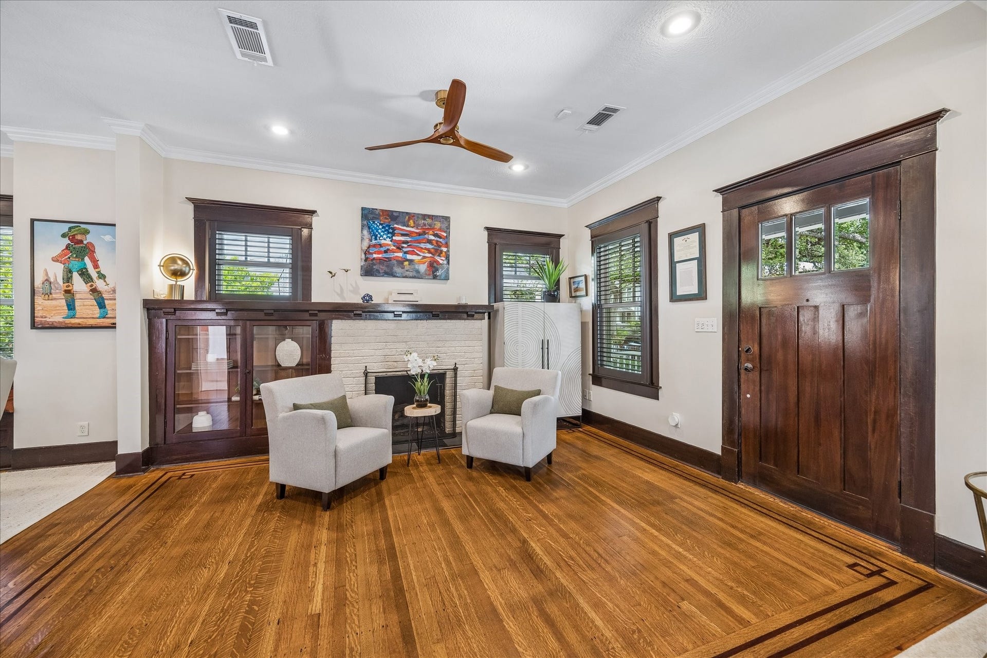 618 Bayland Avenue, Houston, TX 77009 Stunning inlaid wooden floors add elegance and charm.