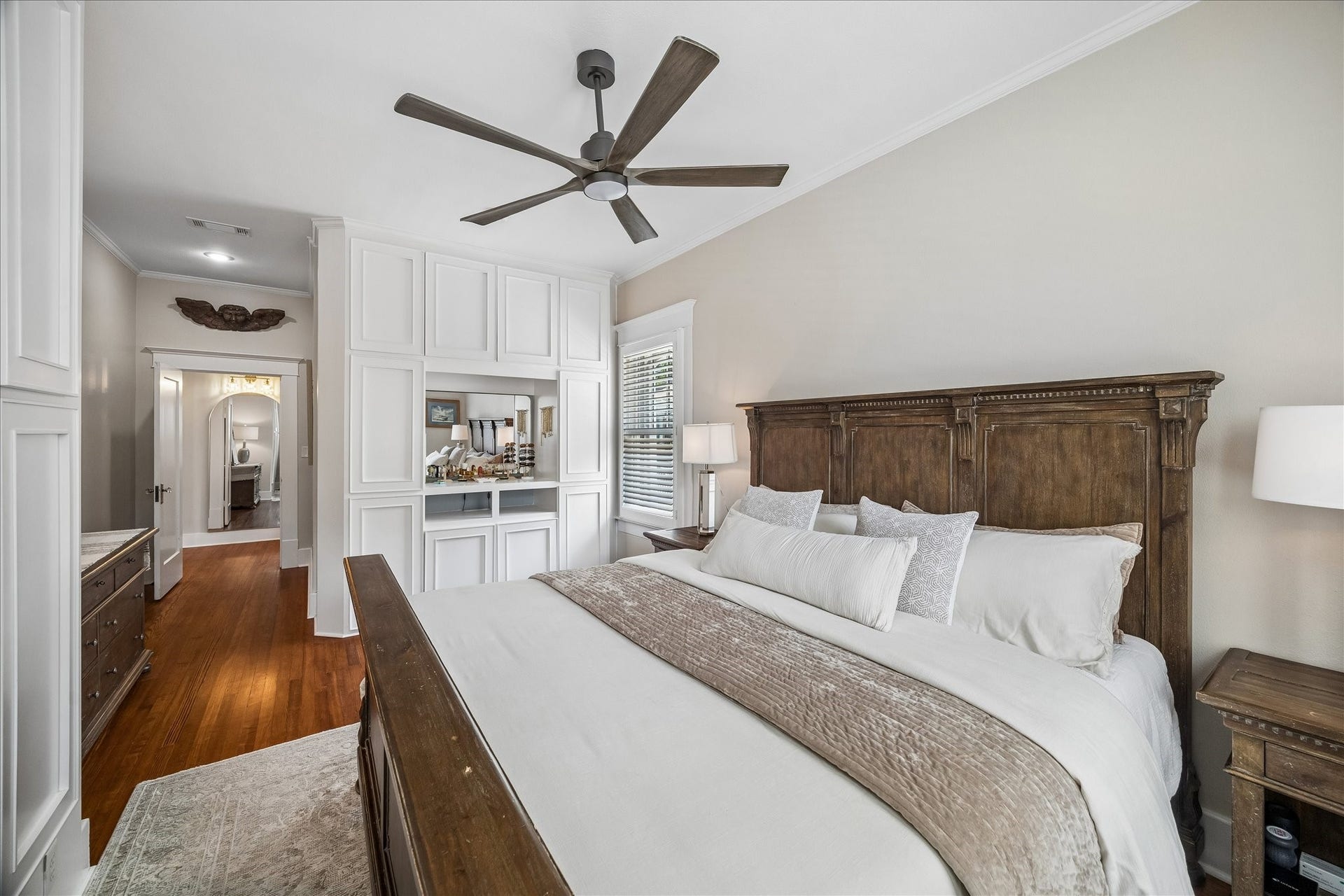 618 Bayland Avenue, Houston, TX 77009 Spacious bedroom comfortably fits a king-size bed, offering ample room to relax.