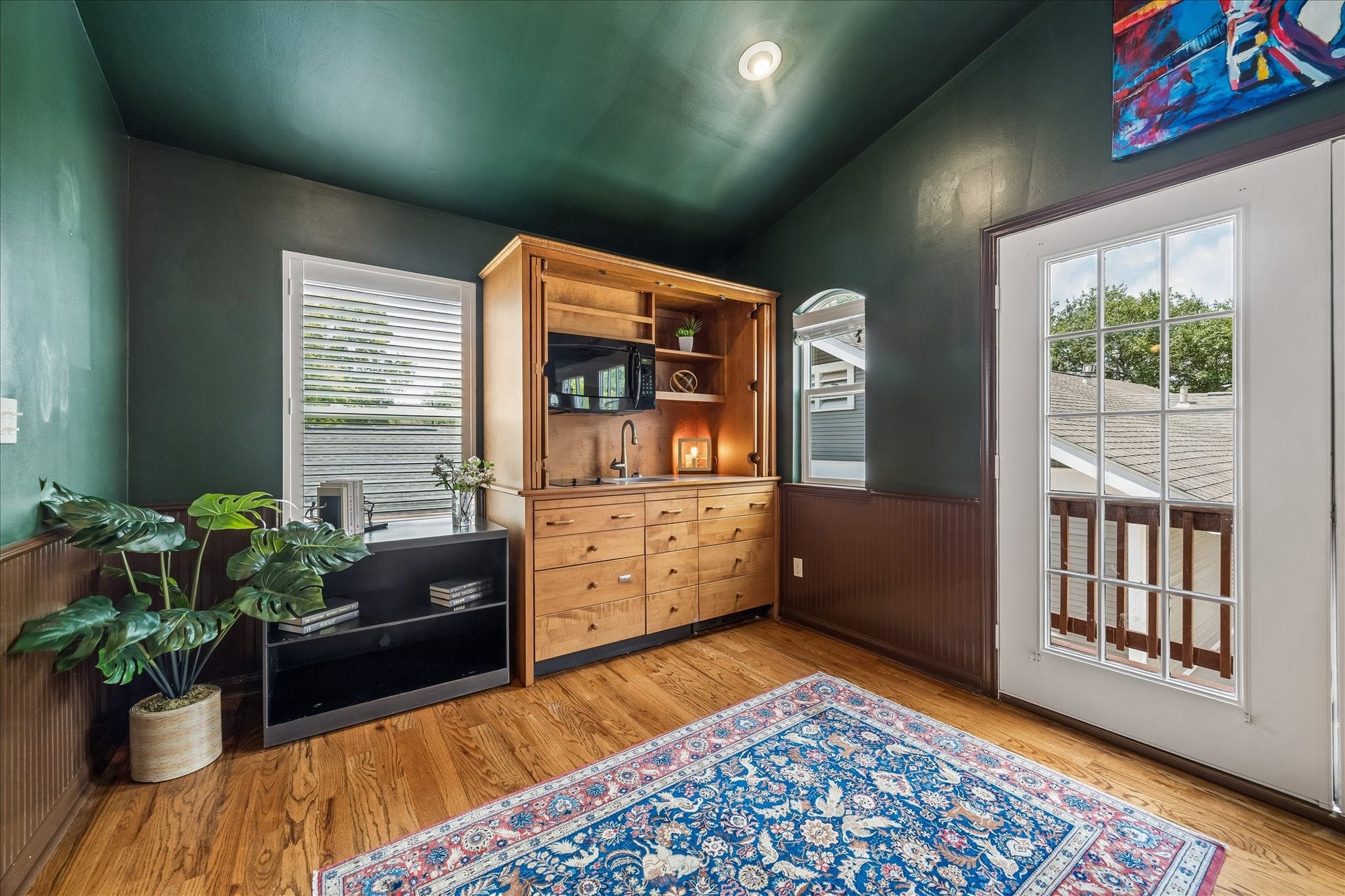 618 Bayland Avenue, Houston, TX 77009 Flex space above repurposed garage - includes hideaway mini fridge and dishwasher