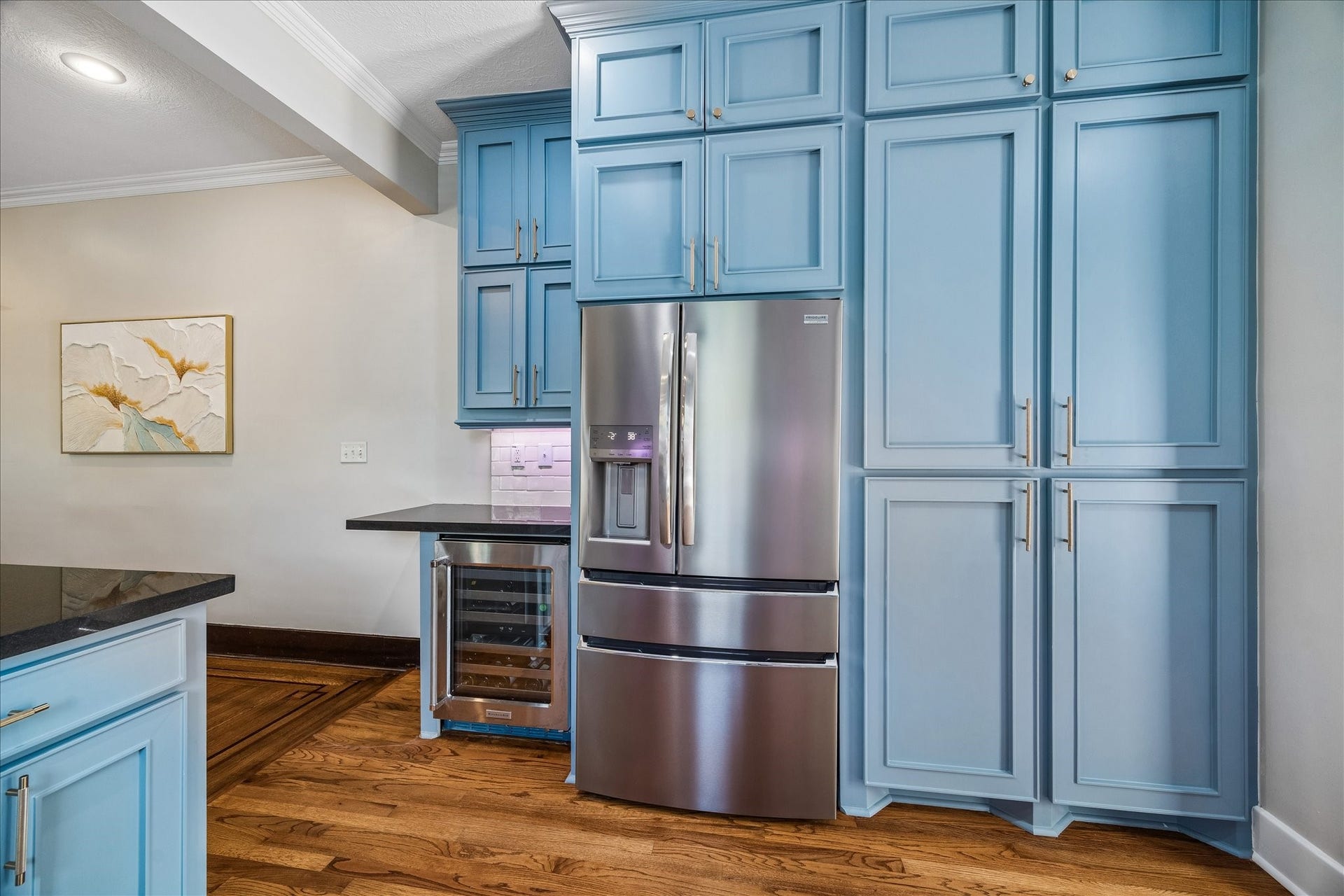 618 Bayland Avenue, Houston, TX 77009 Bev fridge perfect for entertaining