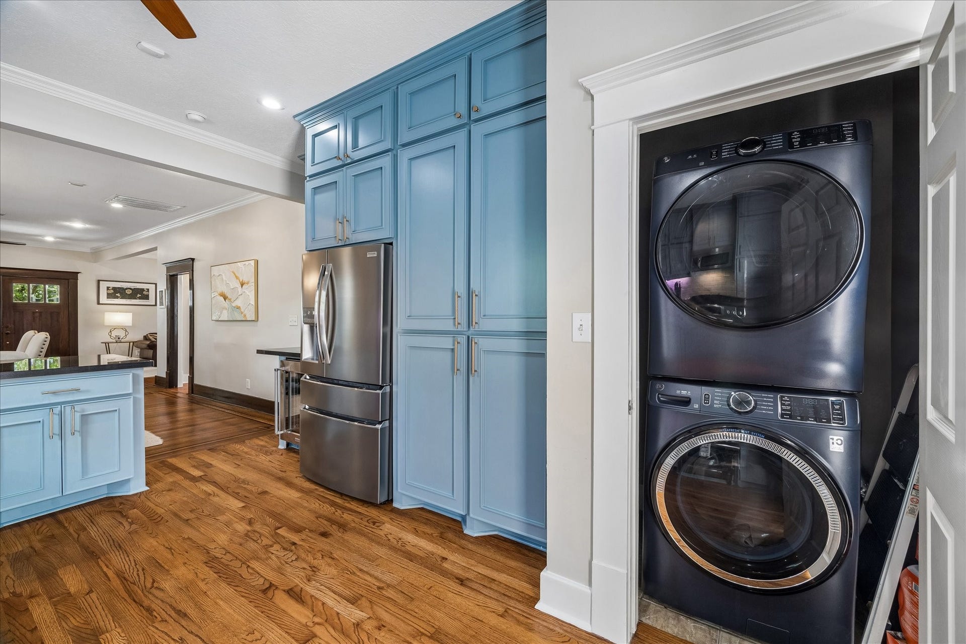 618 Bayland Avenue, Houston, TX 77009 Convenient in-home utility closet with modern stacked washer and dryer.