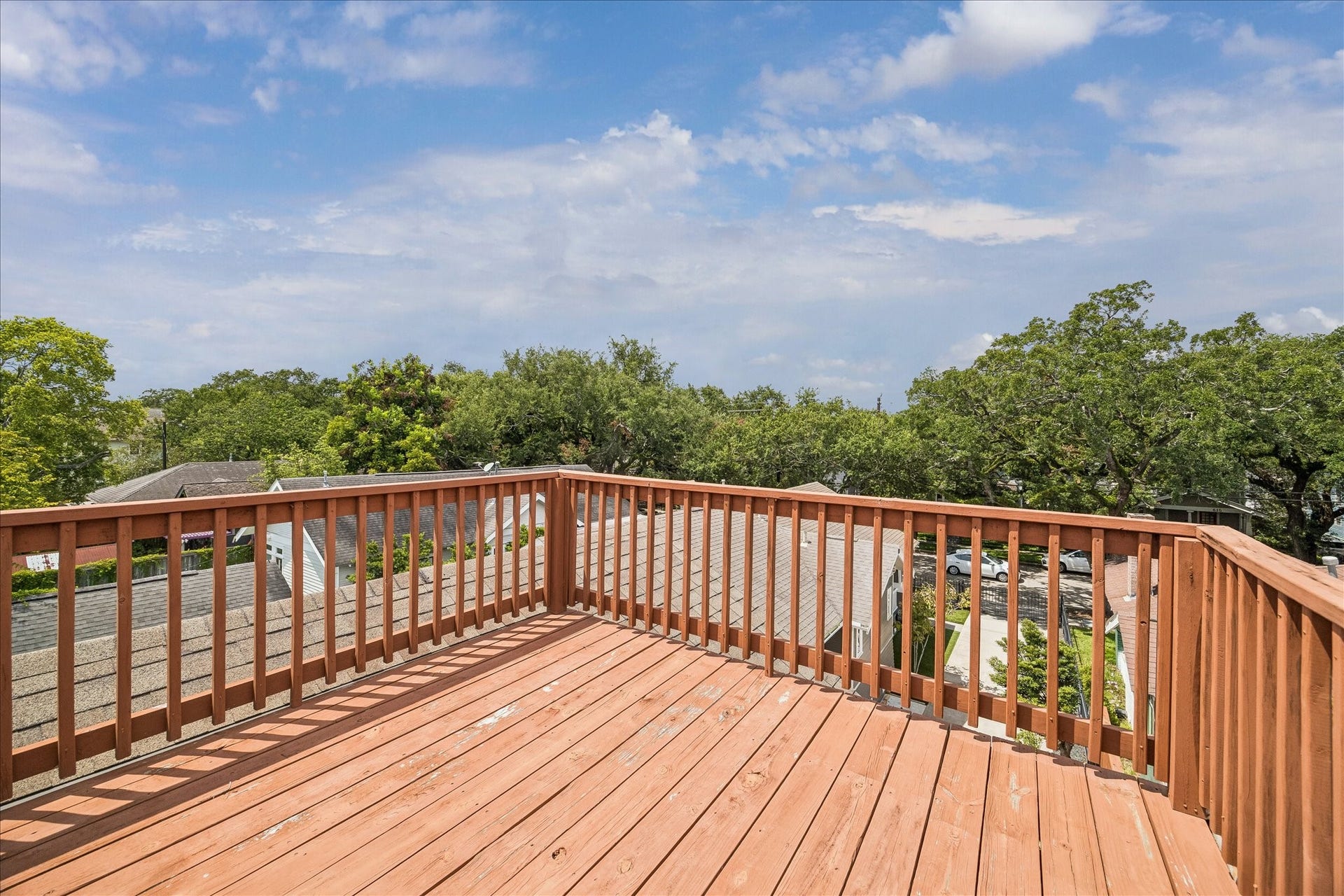 618 Bayland Avenue, Houston, TX 77009 Enjoy serene evenings on the spacious rooftop deck, perfect for relaxation.
