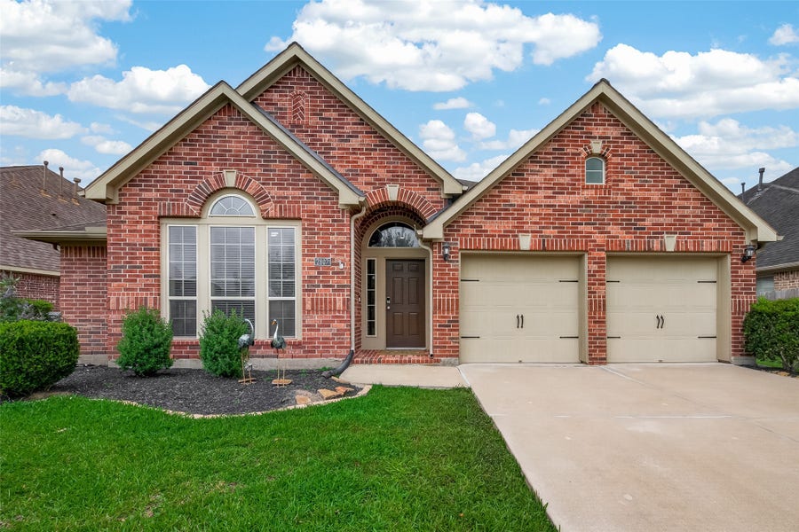 Property photo for 2807 Field Hollow Drive, Pearland, TX
