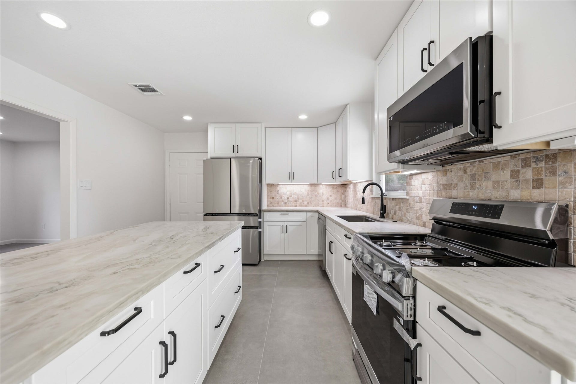 8419 Bluegate Court, Houston, TX 77025