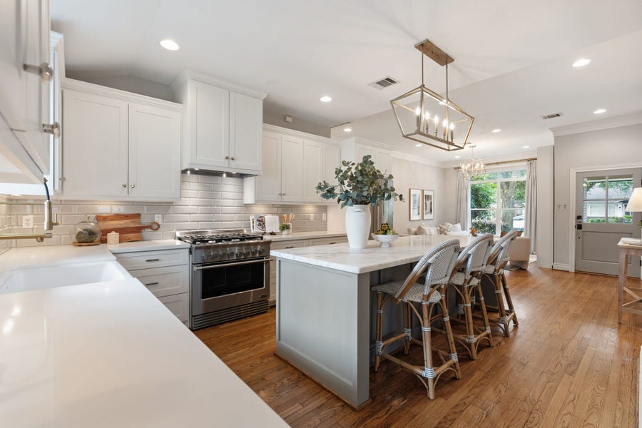 Property photo for 2210 Chantilly Lane, Houston, TX
