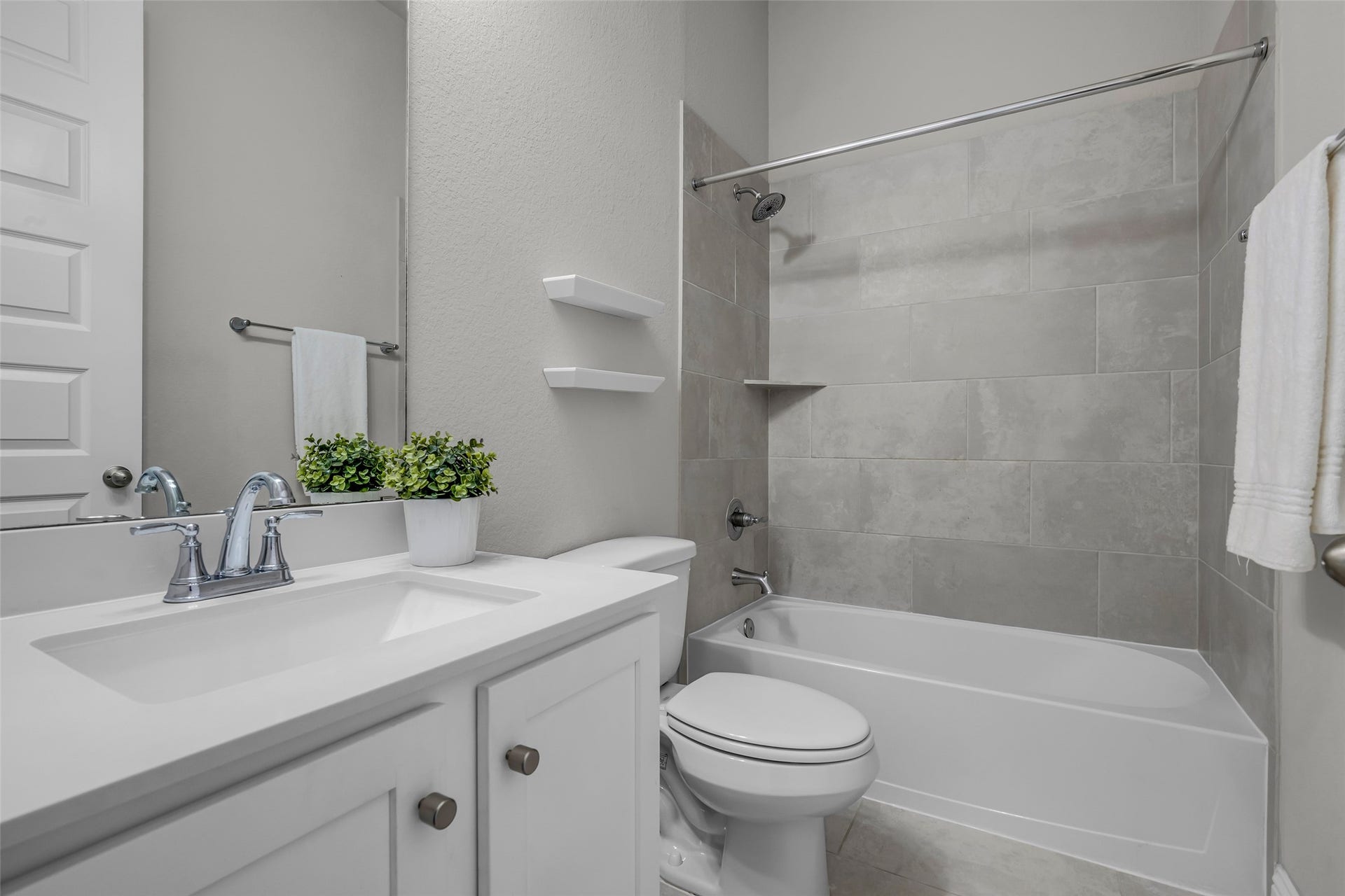 801 Bahia Bay Drive, Katy, TX 77493 First floor bathroom.