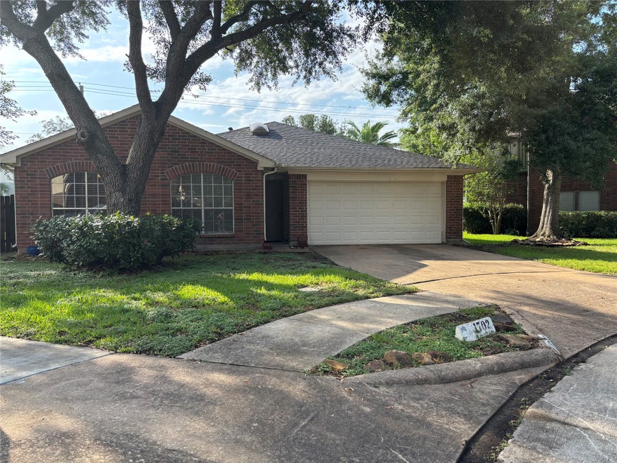 Property photo for 1702 Oak Ridge Drive, Kemah, TX