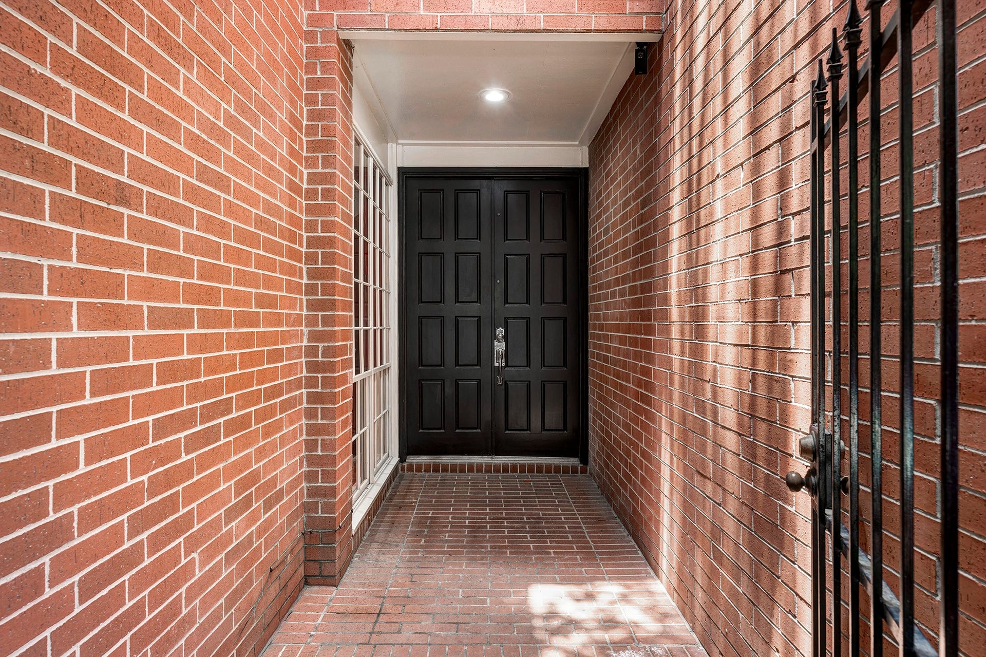 4904 Yoakum Boulevard, Houston, TX 77006 4904 Yoakum Boulevard, Houston, TX 77006