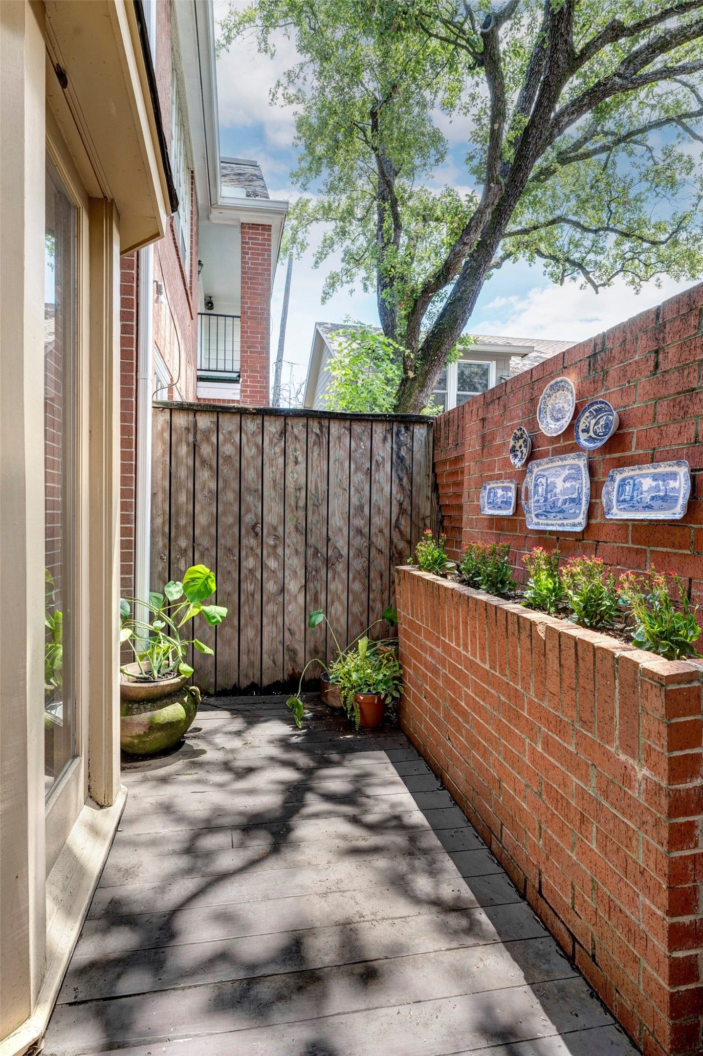 4904 Yoakum Boulevard, Houston, TX 77006 4904 Yoakum Boulevard, Houston, TX 77006