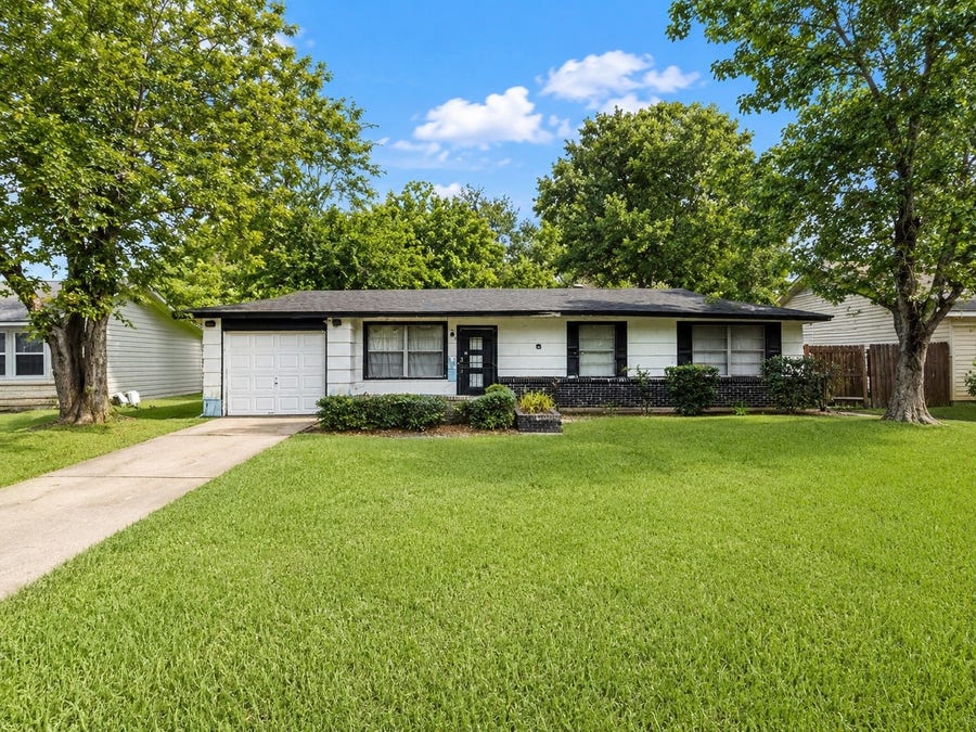 Property photo for 5935 Glenhurst Drive, Houston, TX