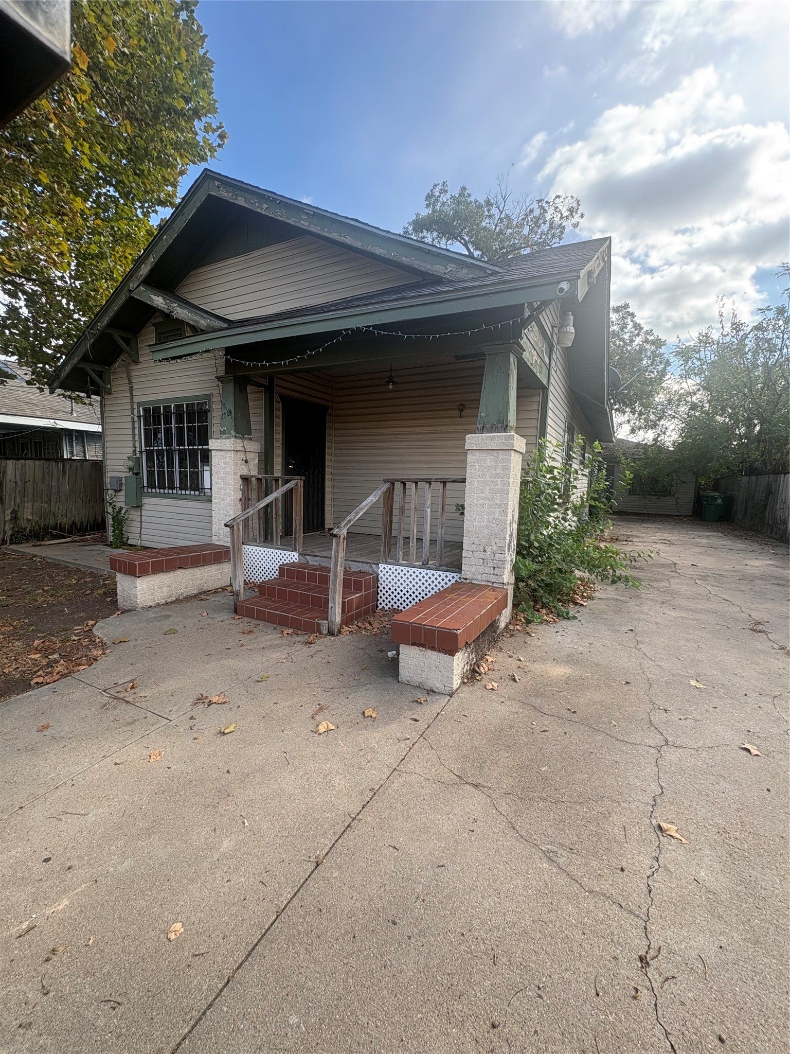1709 Hussion Street, Houston, TX 77003 1709 Hussion Street, Houston, TX 77003