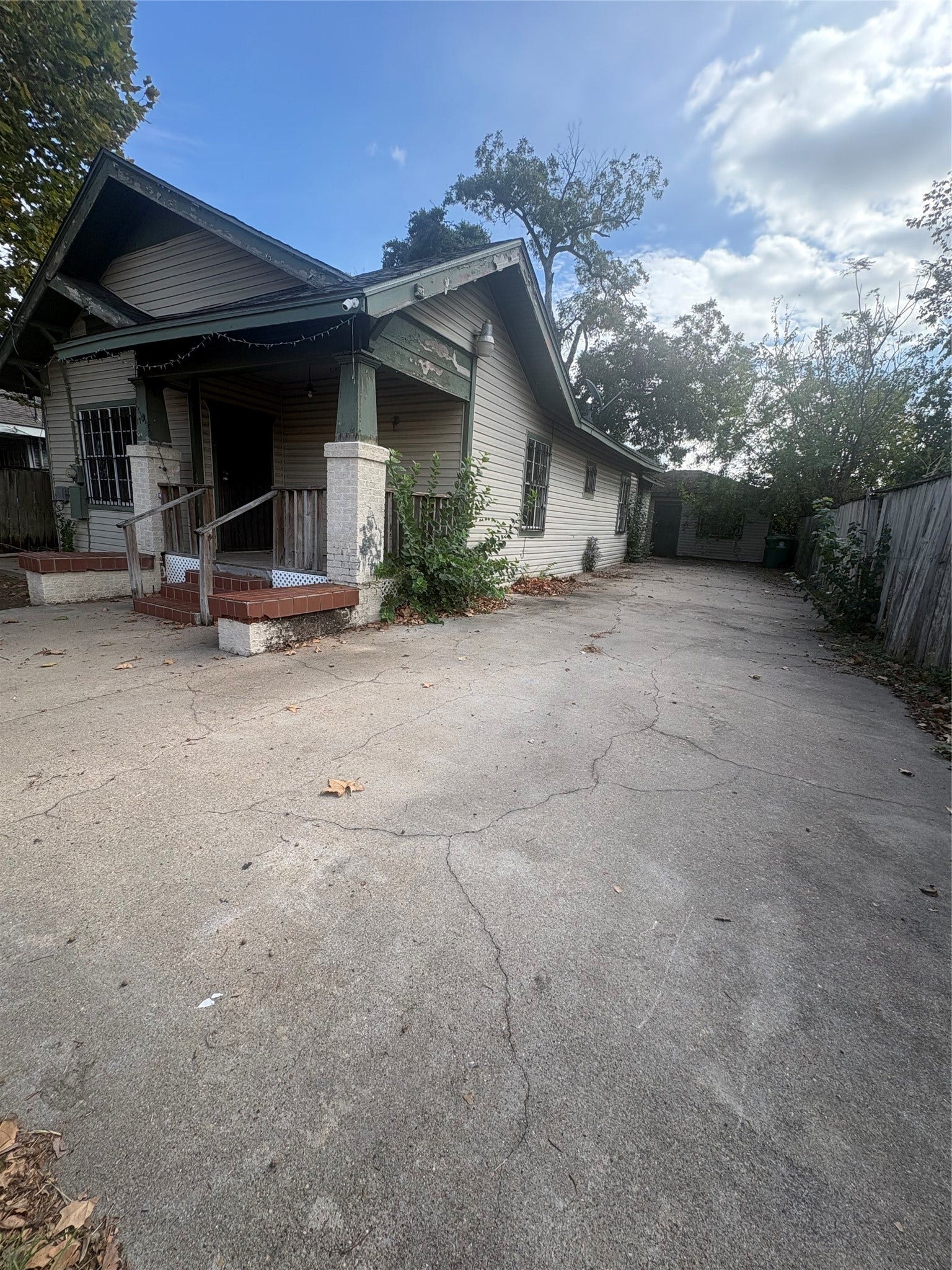 1709 Hussion Street, Houston, TX 77003 1709 Hussion Street, Houston, TX 77003