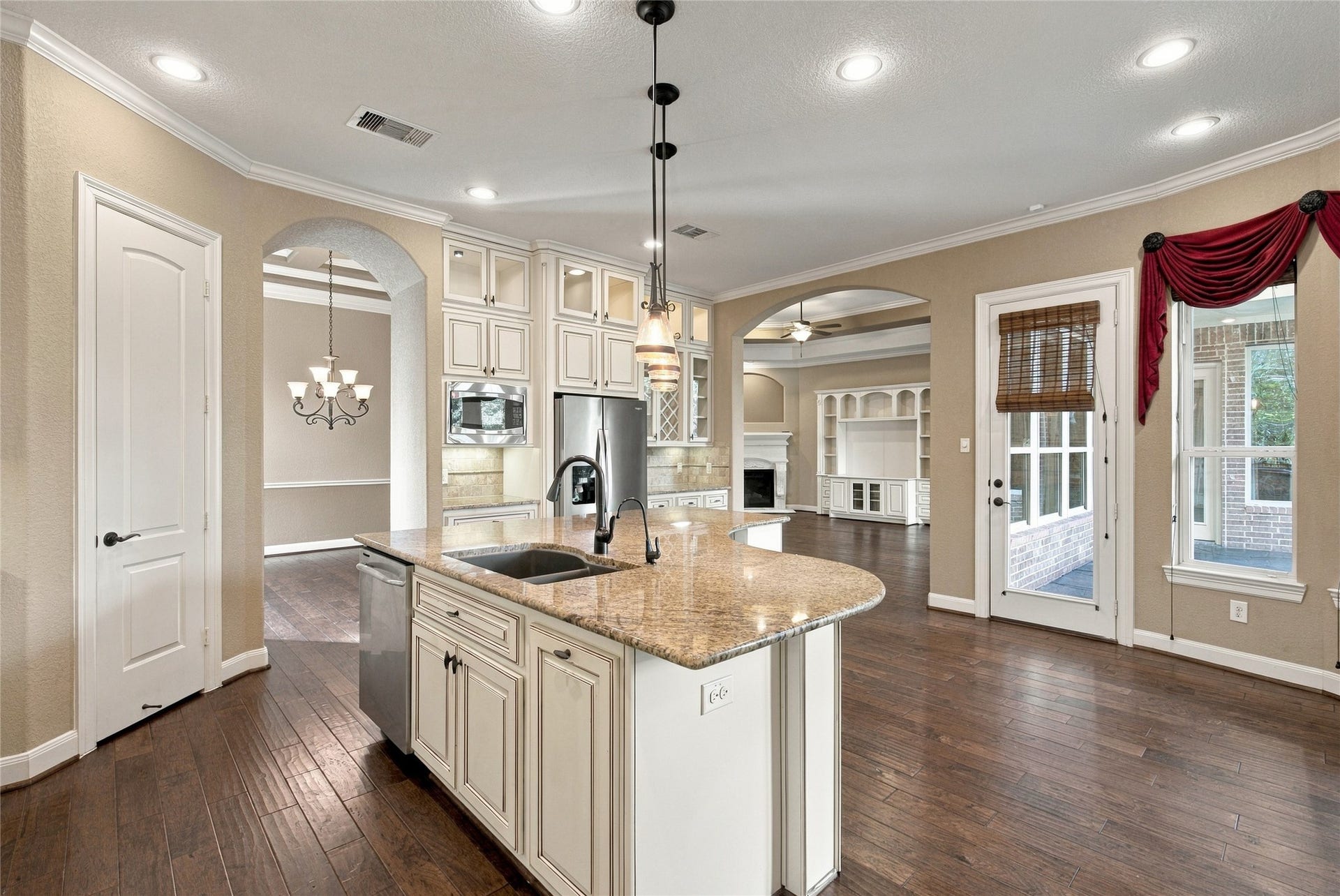 19215 Shady Blossom Drive, Cypress, TX 77433 This inviting kitchen offers a functional layout with plenty of counter space, a gas cooktop, stainless steel appliances, and convenient access to the living areas.