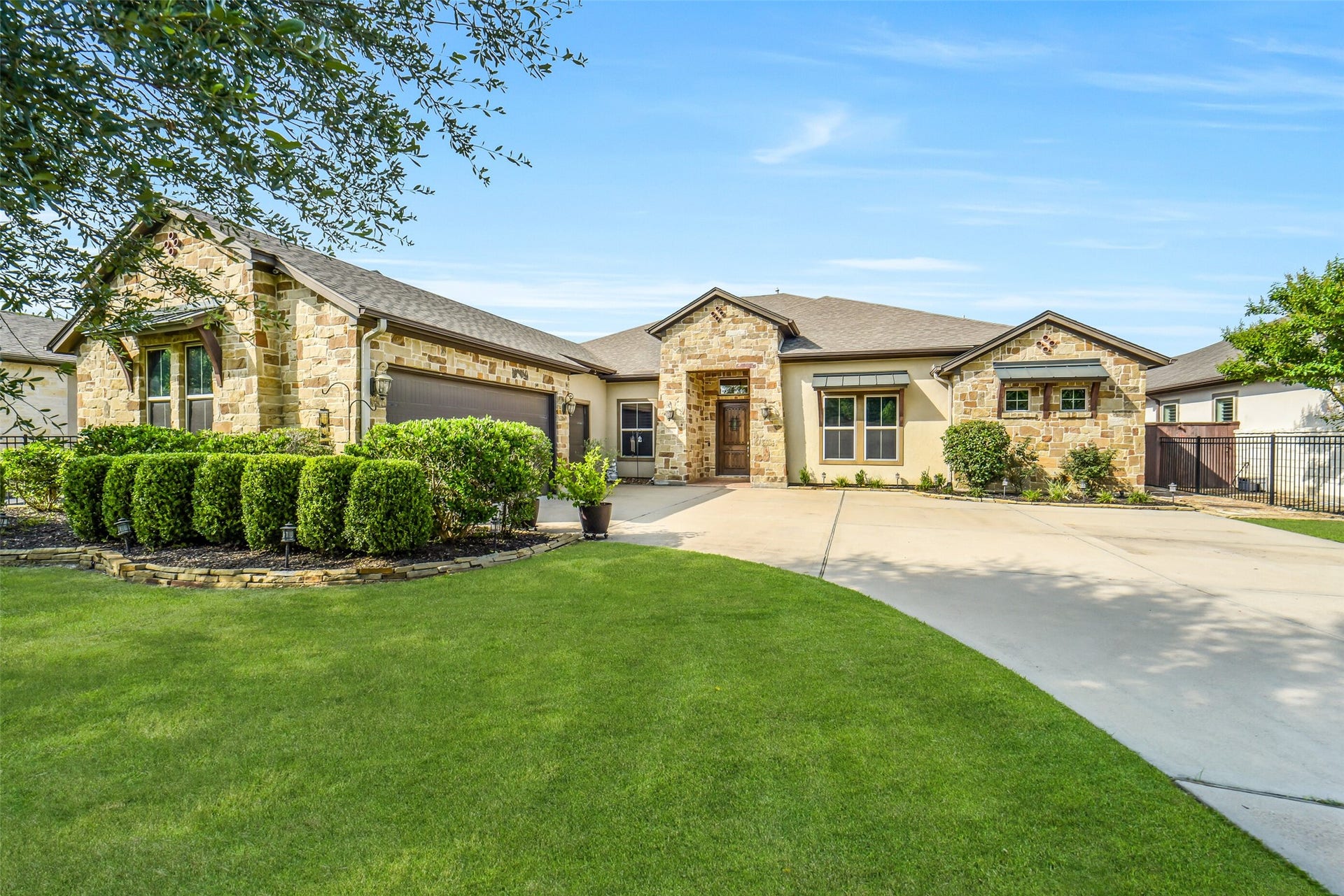 2721 Saddlehorn Trail, Katy, TX 77494 Welcome to 2721 Saddlehorn Trail. This beautiful home offers exceptional curb appeal and beautiful stone exterior, and the added peace of mind of a private gated entrance for enhanced security and privacy.