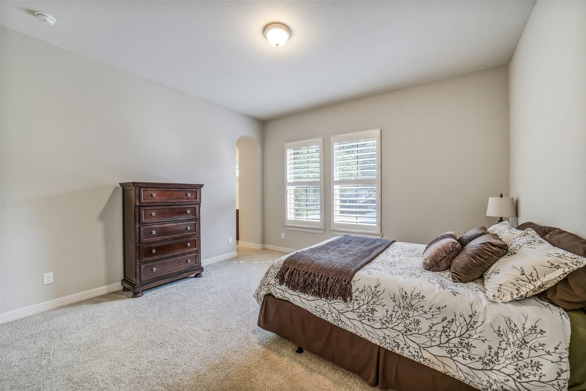 2721 Saddlehorn Trail, Katy, TX 77494 Spacious secondary bedroom featuring a walk-in closet and convenient jack-and-jill bath, offering comfort and functionality.
