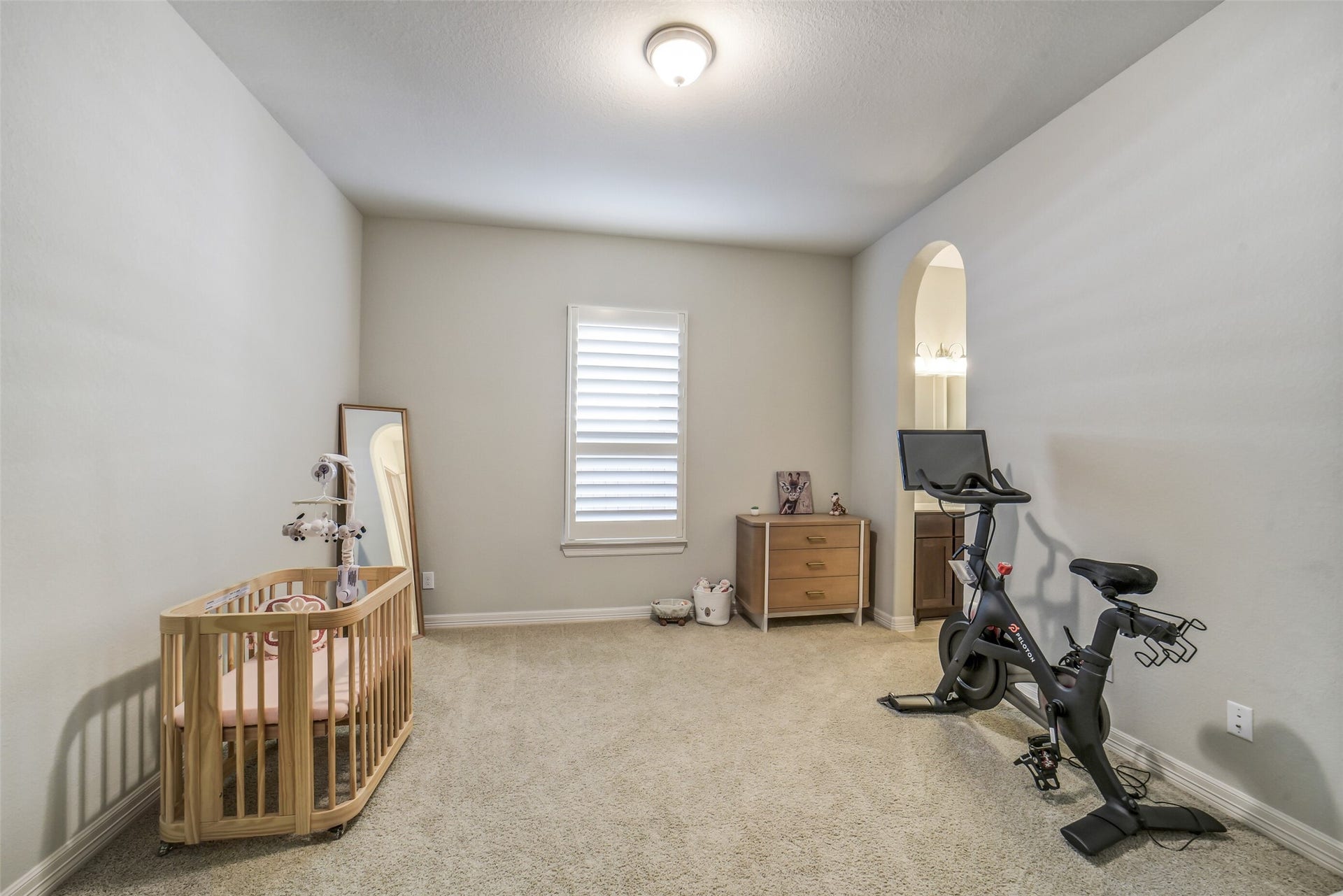 2721 Saddlehorn Trail, Katy, TX 77494 This generously sized secondary bedroom provides exceptional space, natural light, and a walk-in closet making it ideal for family or guests. This room has a jack-and-jill bathroom.