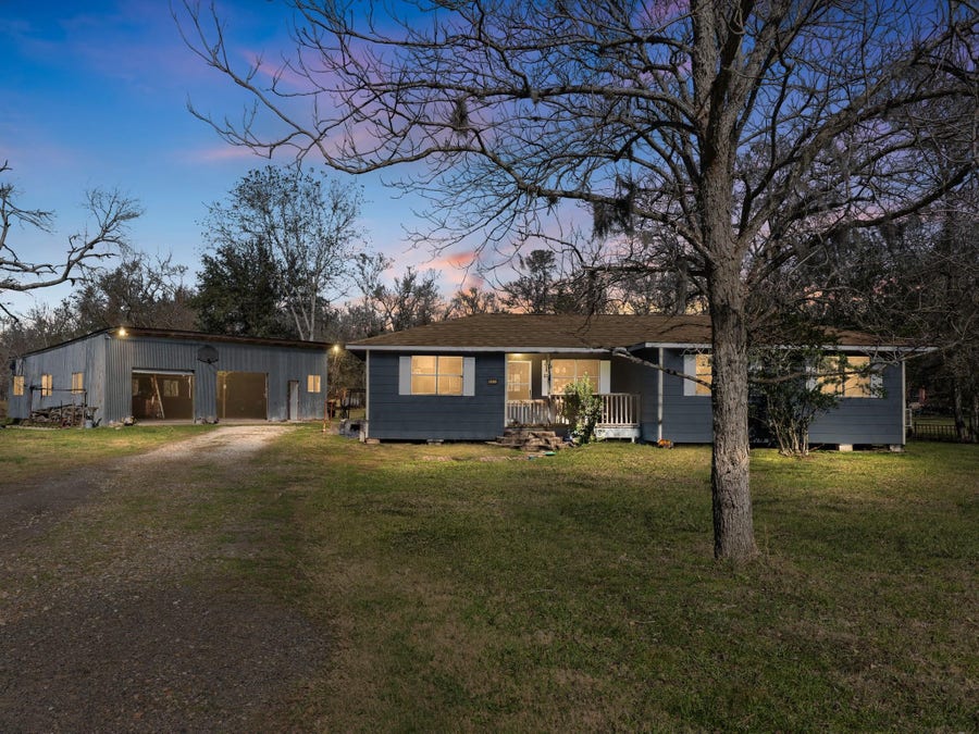 Property photo for 5519 Kincer Road, Damon, TX