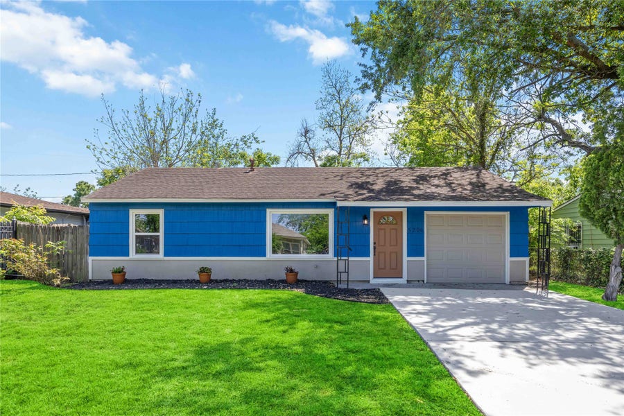 Property photo for 5206 Willow Glen Drive, Houston, TX