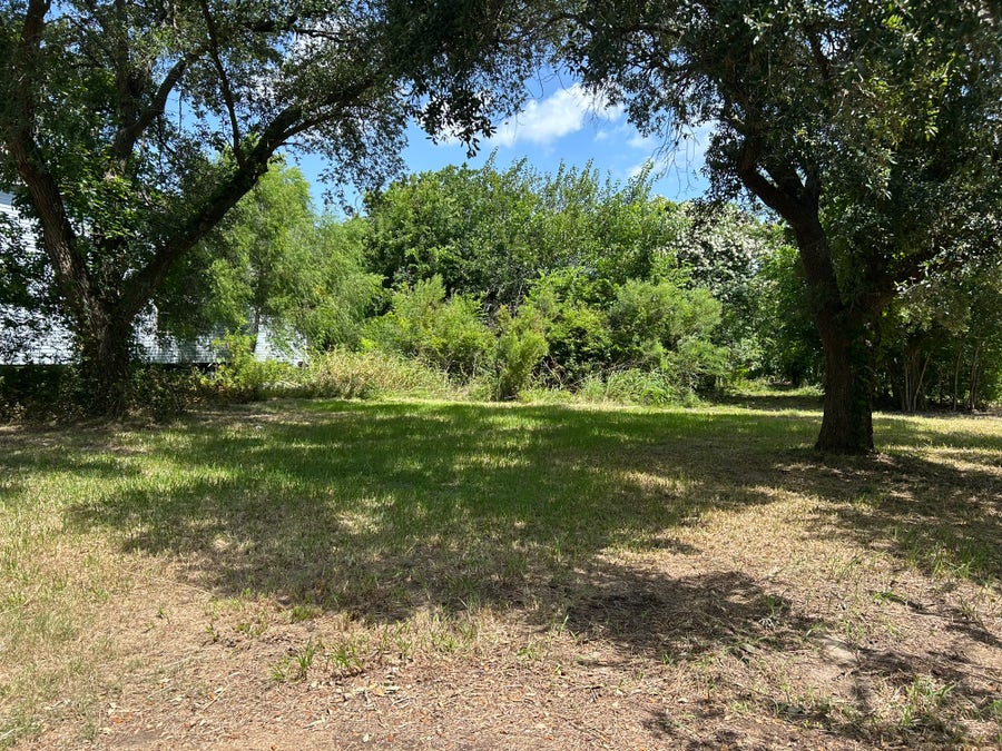 Property photo for 516 MEADOWLAWN Street, La Porte, TX