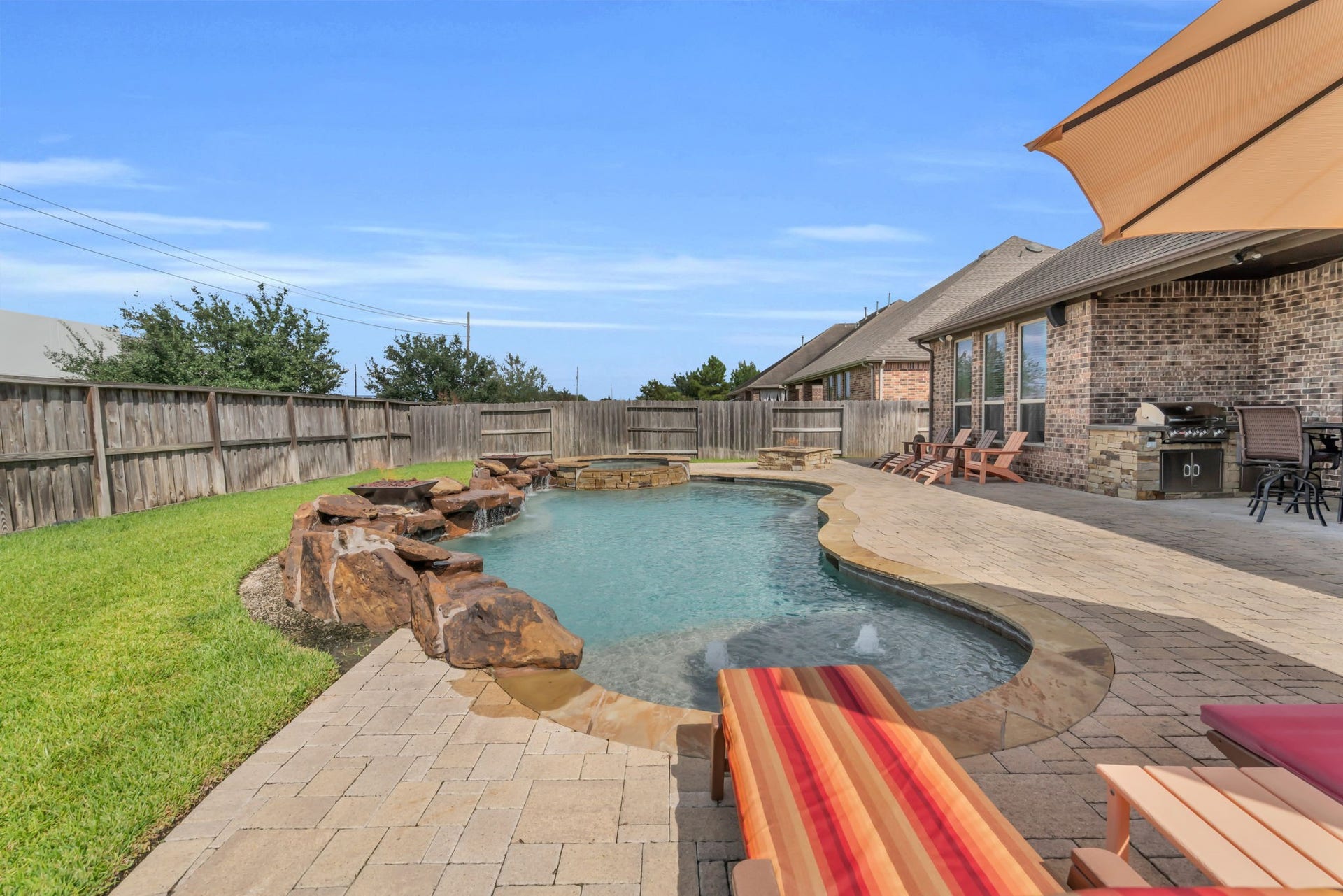 Closer look at the spectacular lounging area in the pool.