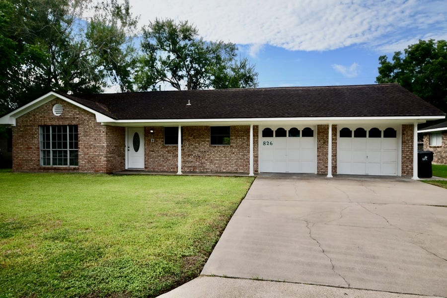 Property photo for 826 Walger Avenue, Rosenberg, TX