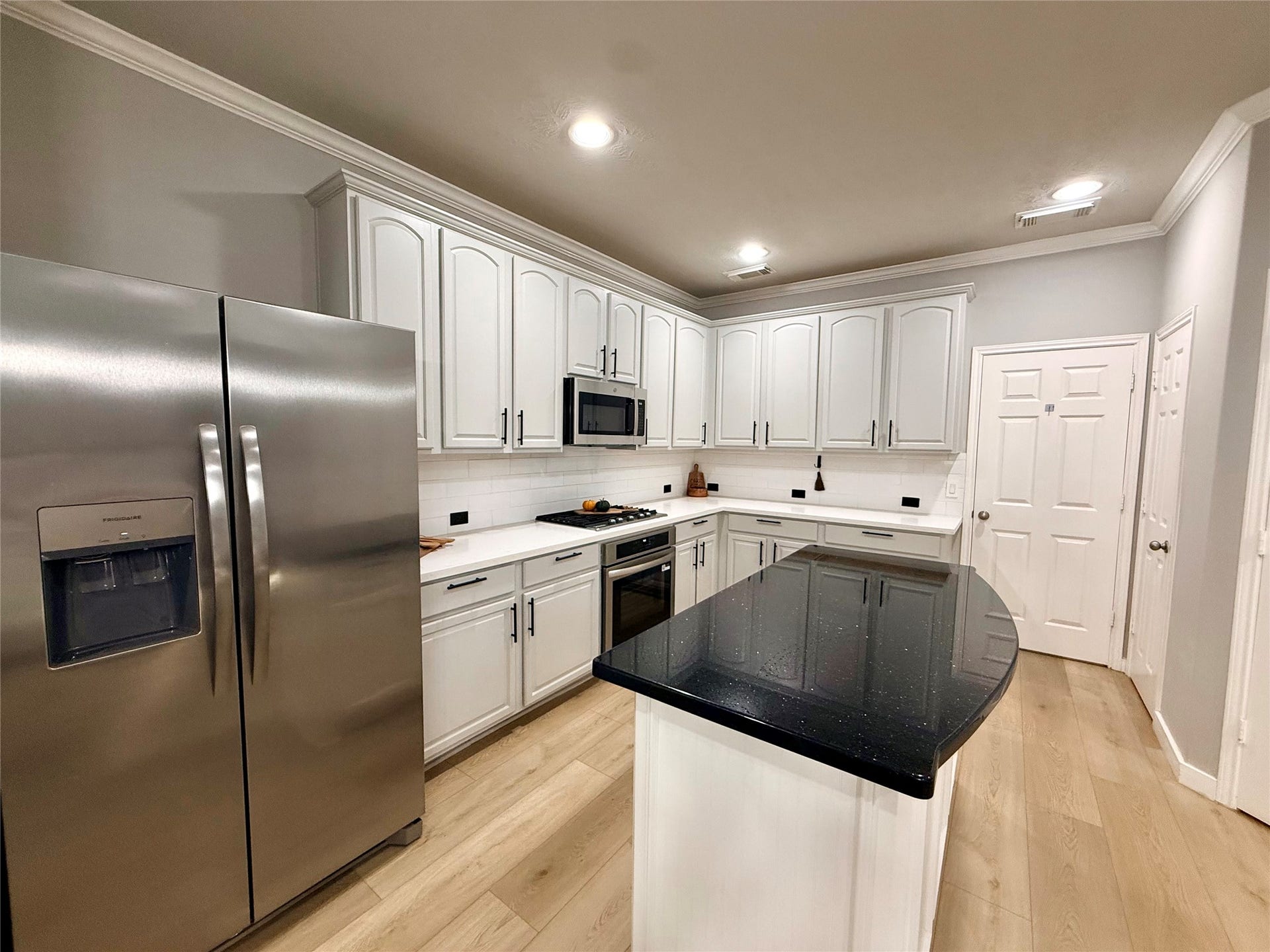 2003 Broken Branch Court, Katy, TX 77494 New Kitchen Appliances
