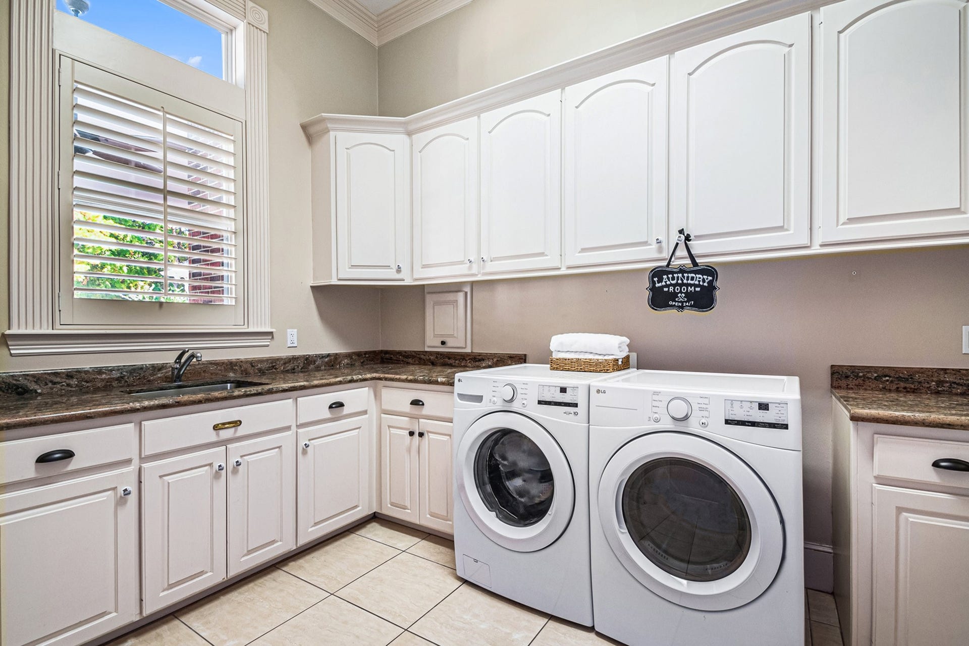 28126 Indigo Lake Court, Magnolia, TX 77355 This astonishing laundry room has ample storage space, an extra sink, and a laundry shoot!
