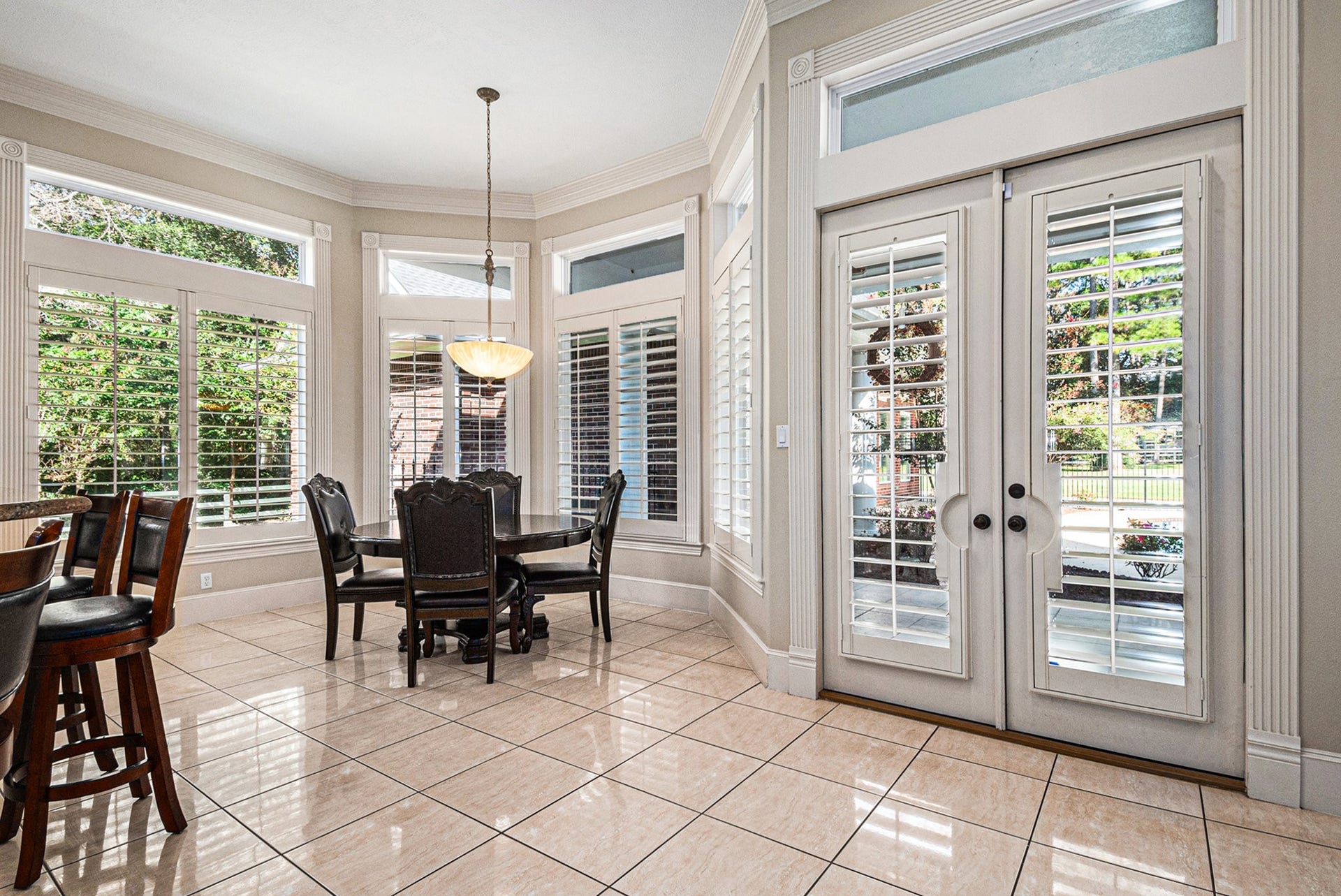28126 Indigo Lake Court, Magnolia, TX 77355 Adorable breakfast nook off the kitchen.