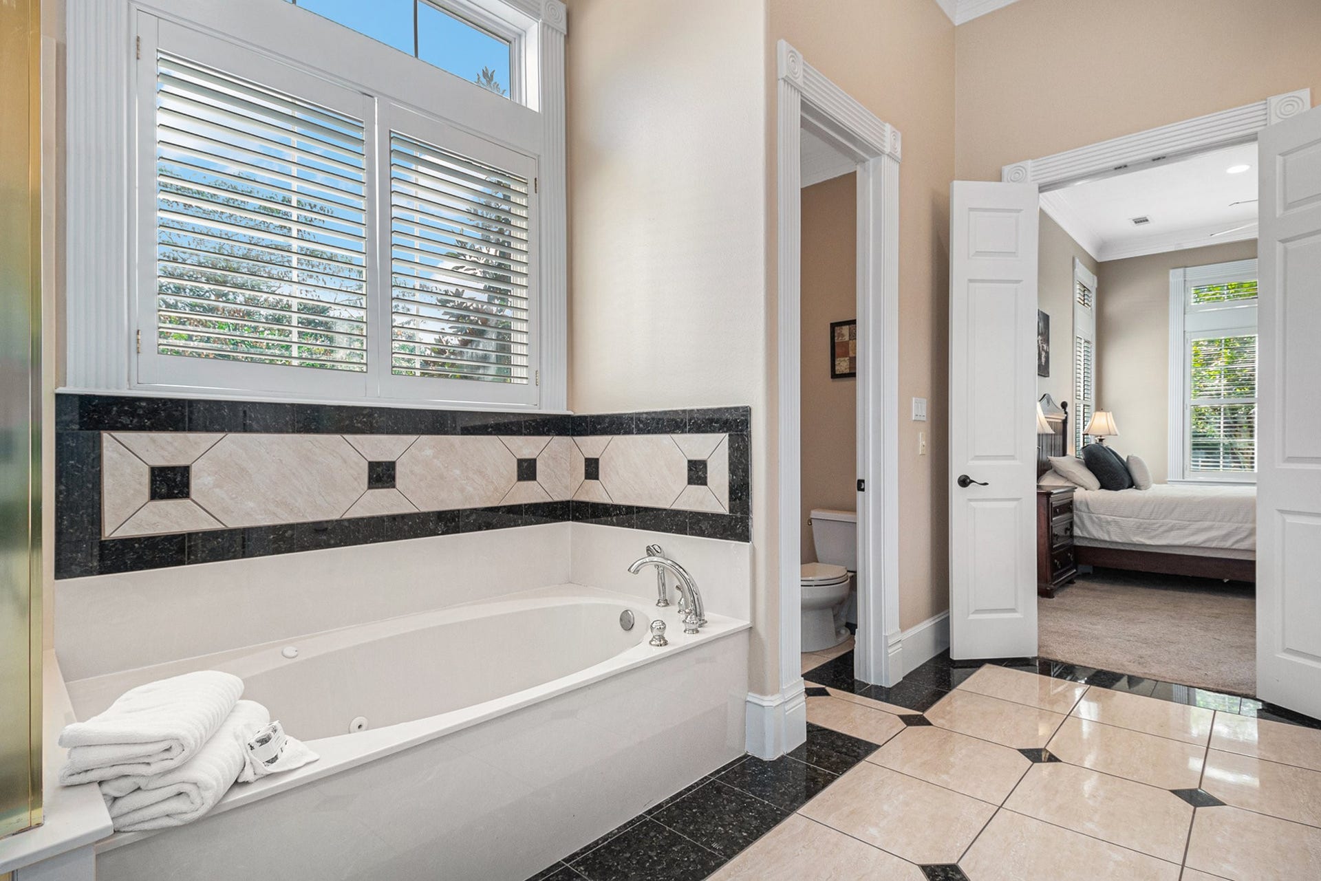 28126 Indigo Lake Court, Magnolia, TX 77355 View of the large soaking tub!