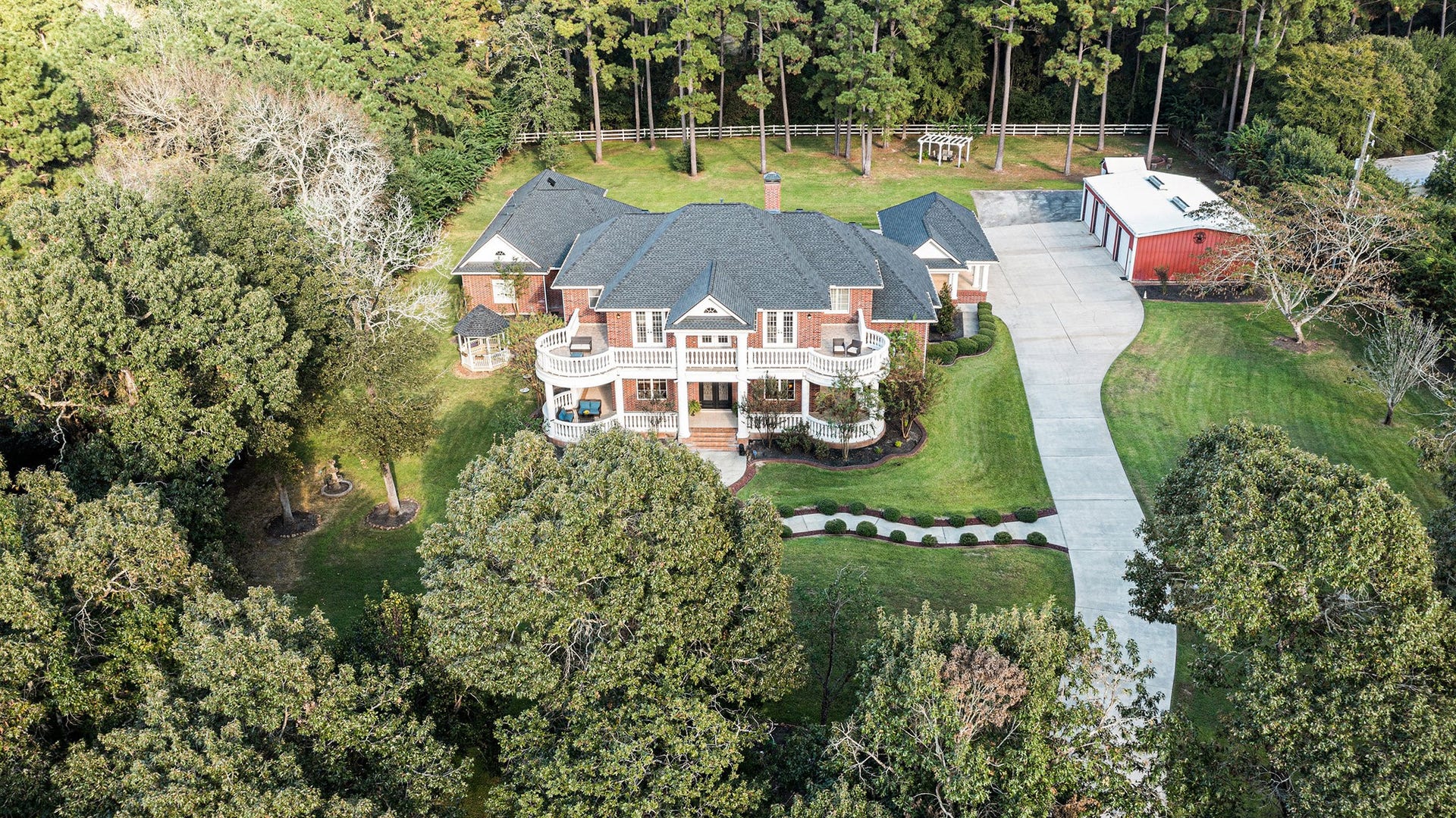 28126 Indigo Lake Court, Magnolia, TX 77355 Another amenity to this acreage property is that horses are allowed!