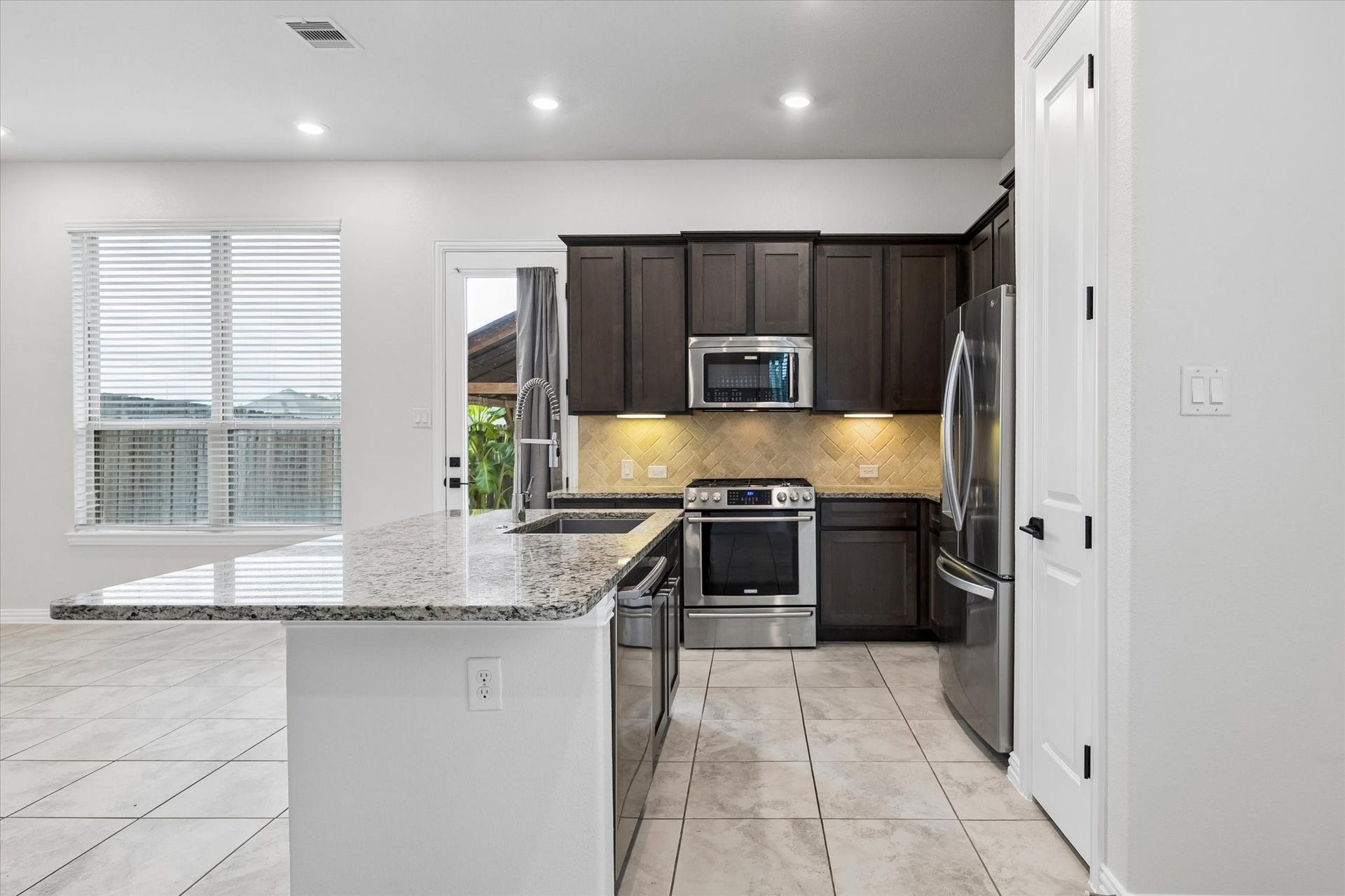 1606 Ryon Falls Drive, Richmond, TX 77469 1606 Ryon Falls Drive, Richmond, TX 77469