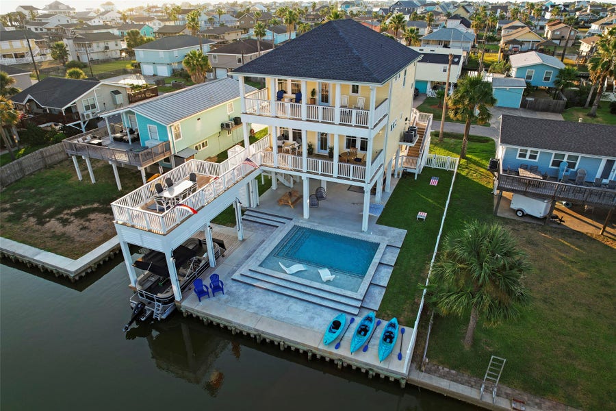Property photo for 16515 Nassau Way, Jamaica Beach, TX