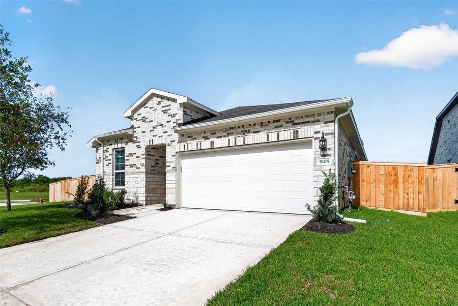 Property photo for 5105 Redbud Valley Dr, Pearland, TX