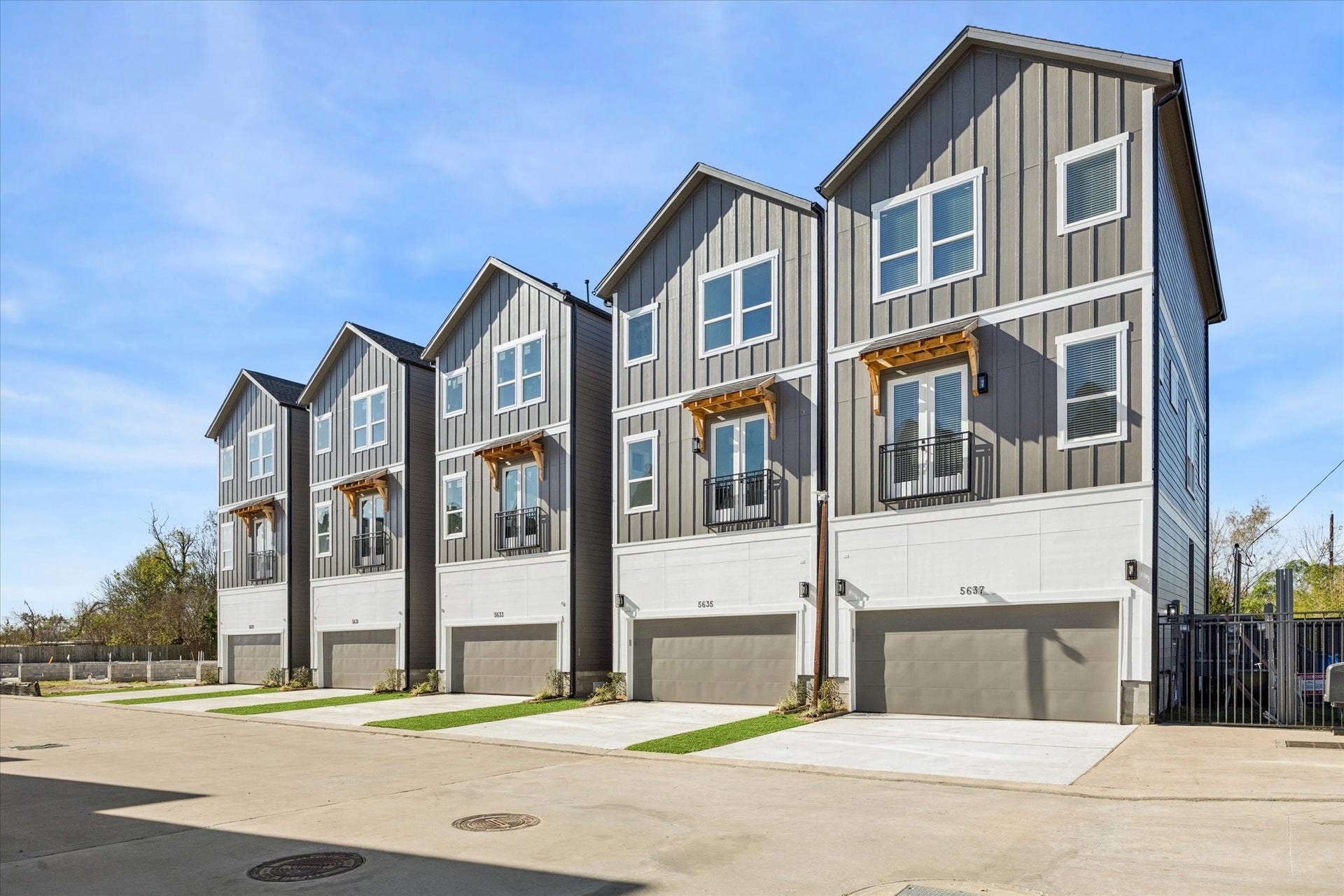 5629 Azores, Houston, TX 77091