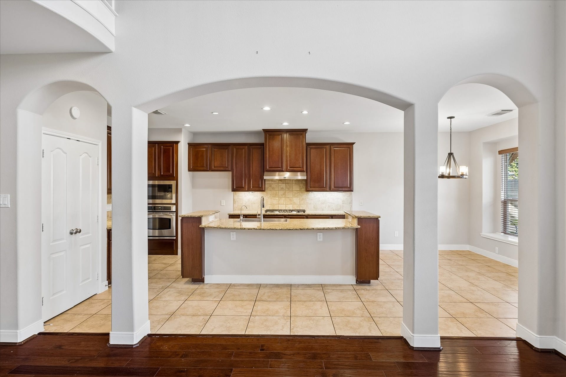 2902 Grand Mesa Pass, Missouri City, TX 77459 The kitchen sits right at the heart of the home, with bar seating, extensive cabinetry and an easy connection to the family room and casual dining area. It is a setup that works just as well for weeknight dinners as it does for holiday hosting.