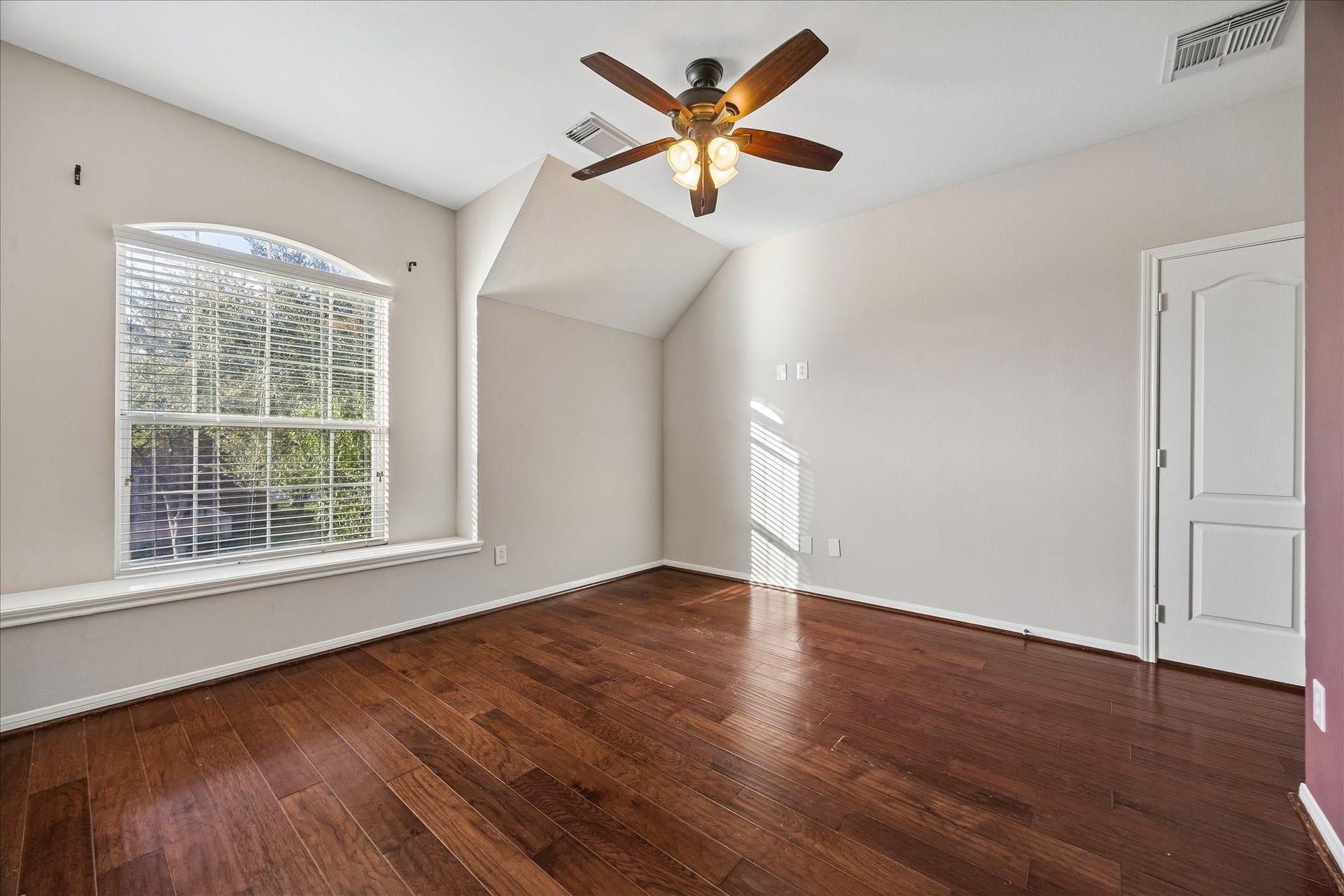 2902 Grand Mesa Pass, Missouri City, TX 77459 A sunny window ledge adds a cozy little touch to this guest bedroom, while fresh paint, refinished wood flooring and plenty of floor space make it easy to settle in, get comfortable and make the room feel like their own.