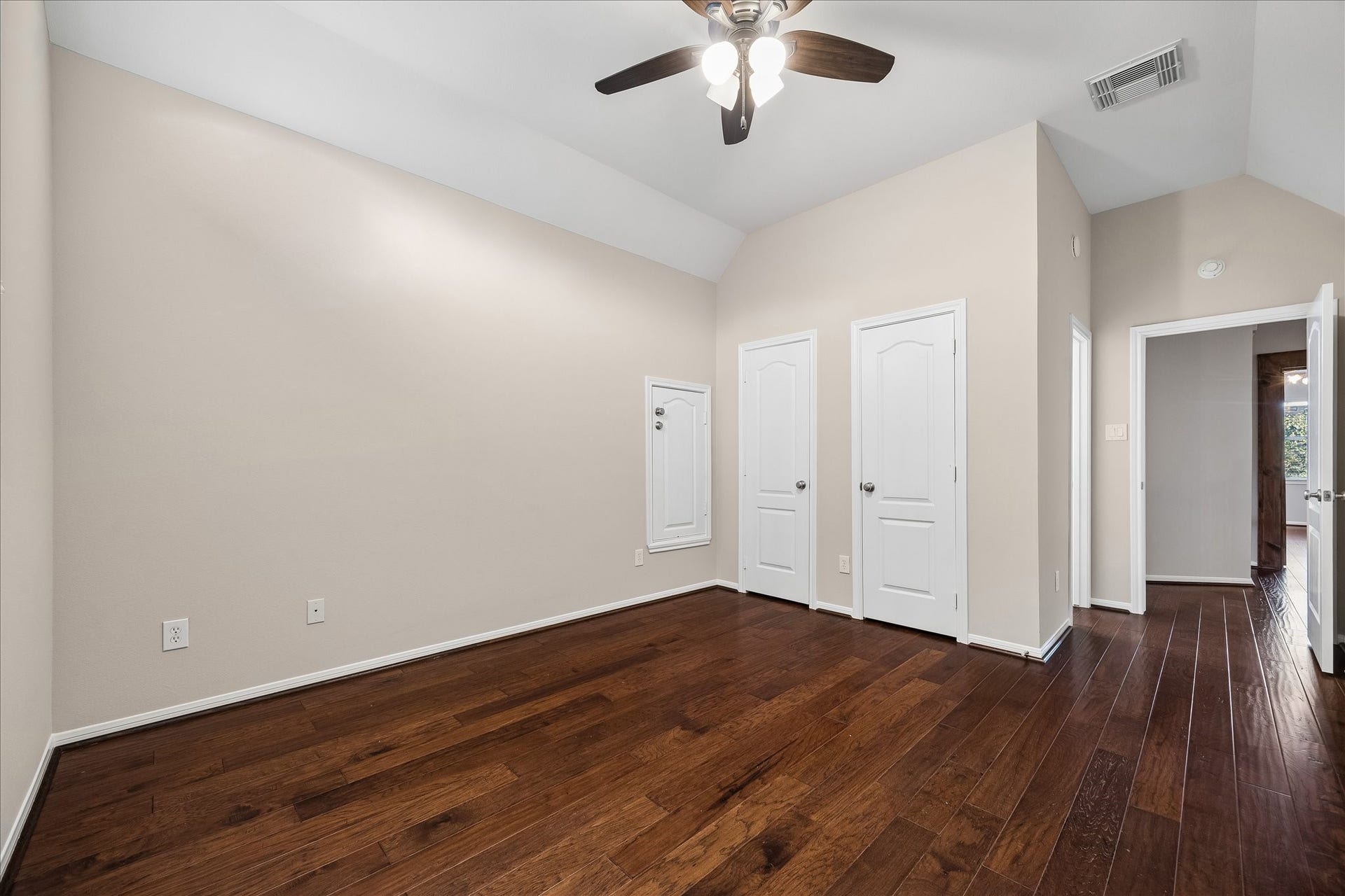 2902 Grand Mesa Pass, Missouri City, TX 77459 Bright, simple and easy to settle into, this guest bedroom pairs fresh paint with beautifully refinished wood flooring and a cooling ceiling fan. A large closet and nearby full bath make it a comfortable spot for family or guests.