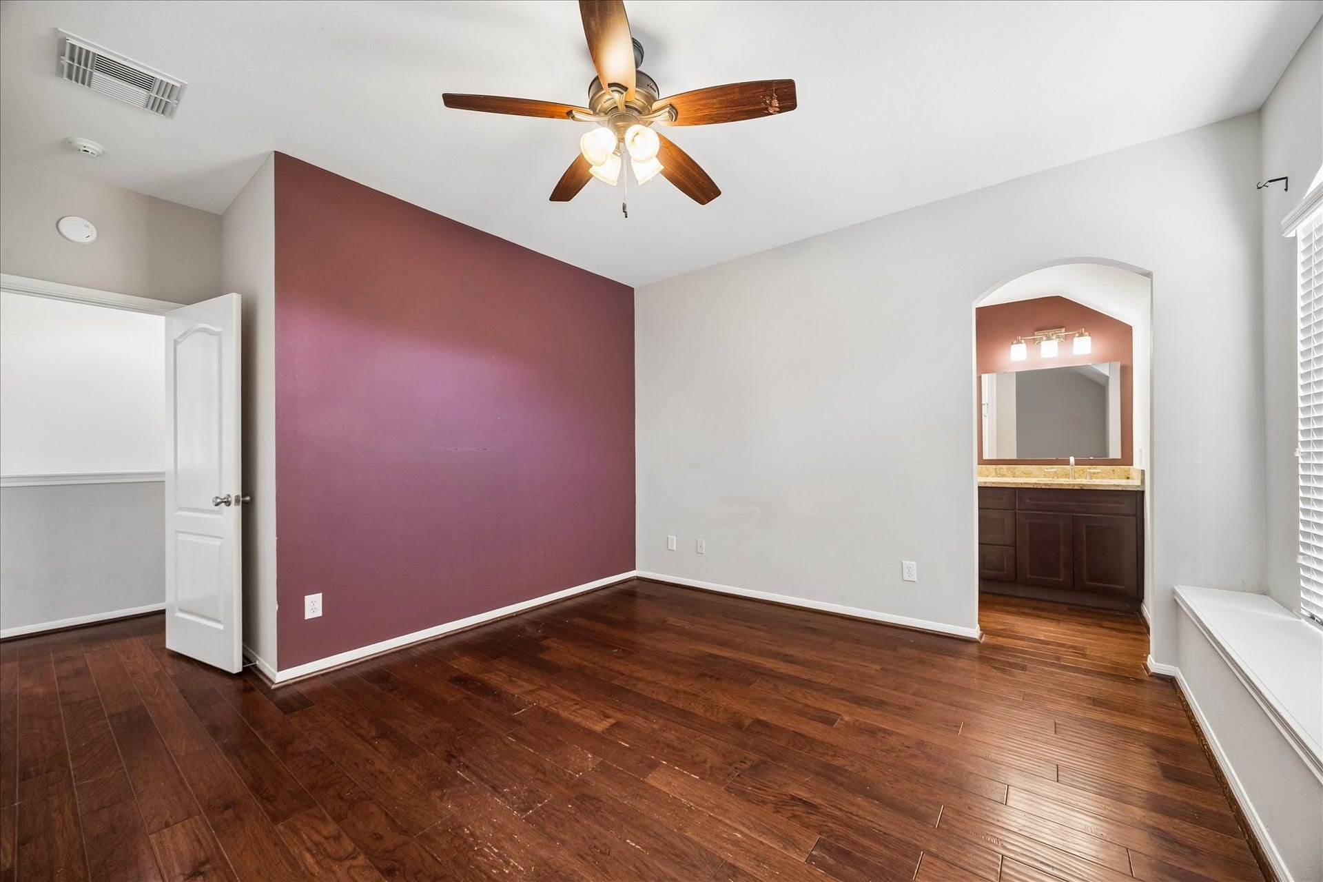2902 Grand Mesa Pass, Missouri City, TX 77459 With 4 bedrooms, there is always room to welcome family and friends. This inviting guest room offers a large closet and ensuite bath access, while fresh paint and beautifully refinished wood flooring keep the space feeling polished and move in ready.