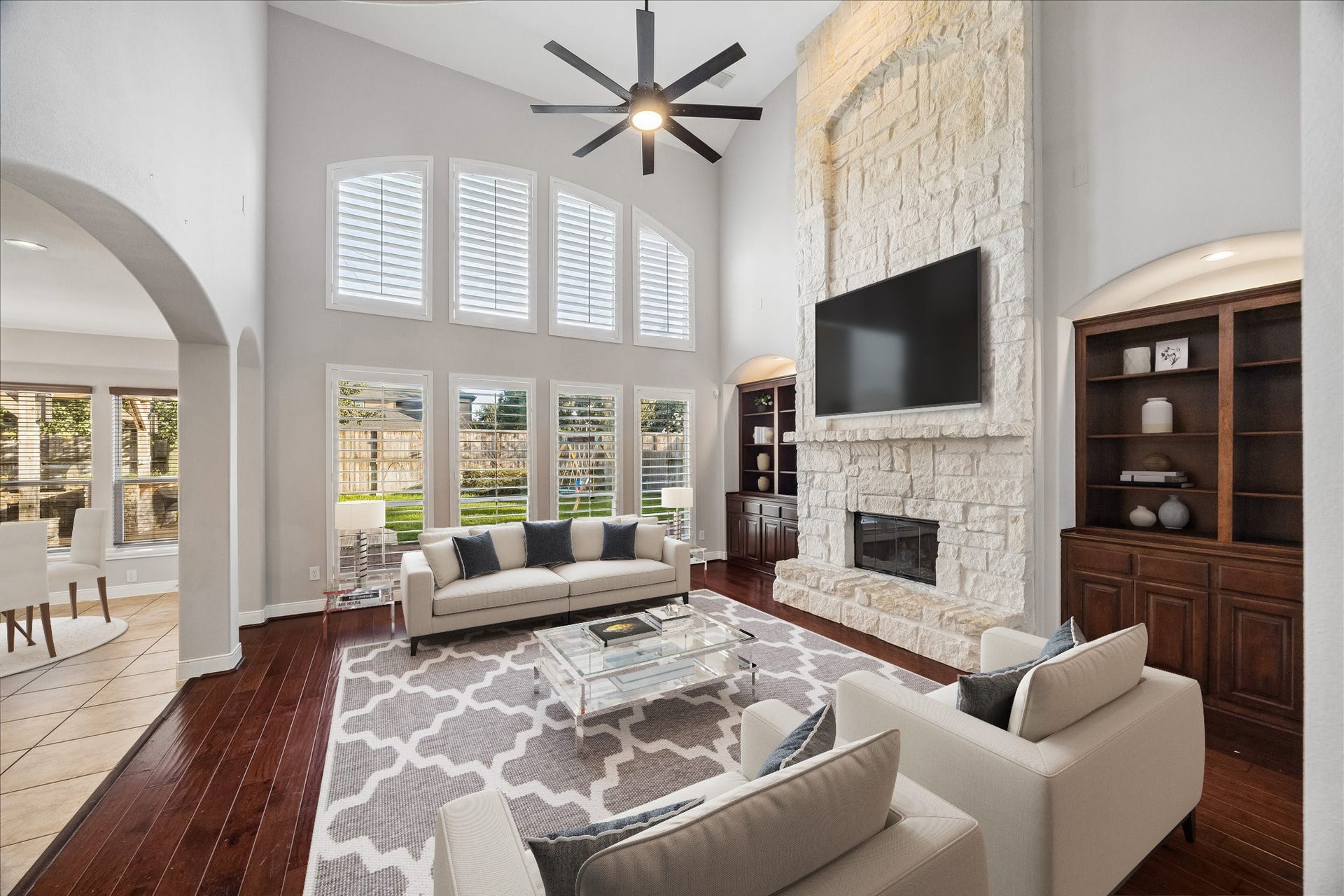 2902 Grand Mesa Pass, Missouri City, TX 77459 This family room knows how to make a statement. Custom built-ins frame the impressive floor-to-ceiling stone fireplace with gas logs, while the soaring ceiling adds volume and makes the space feel every bit as grand as it looks.