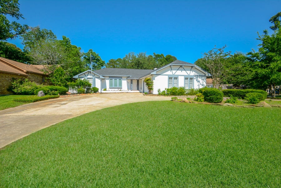 Property photo for 114 Springs Edge Drive, Conroe, TX